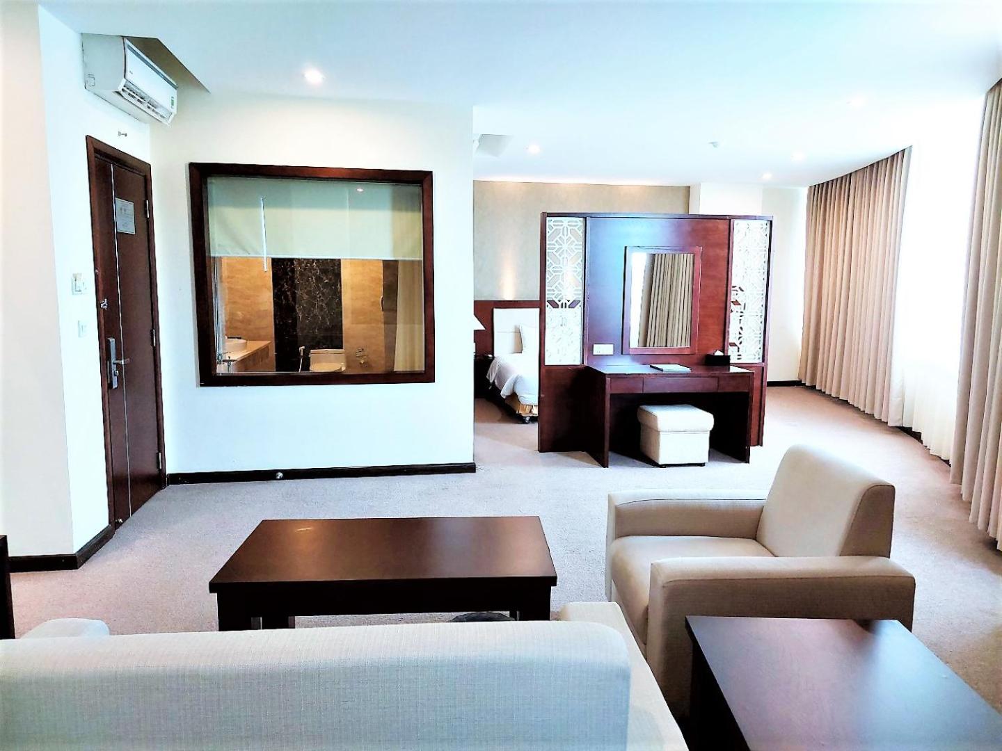 Executive Suite - Photo 3