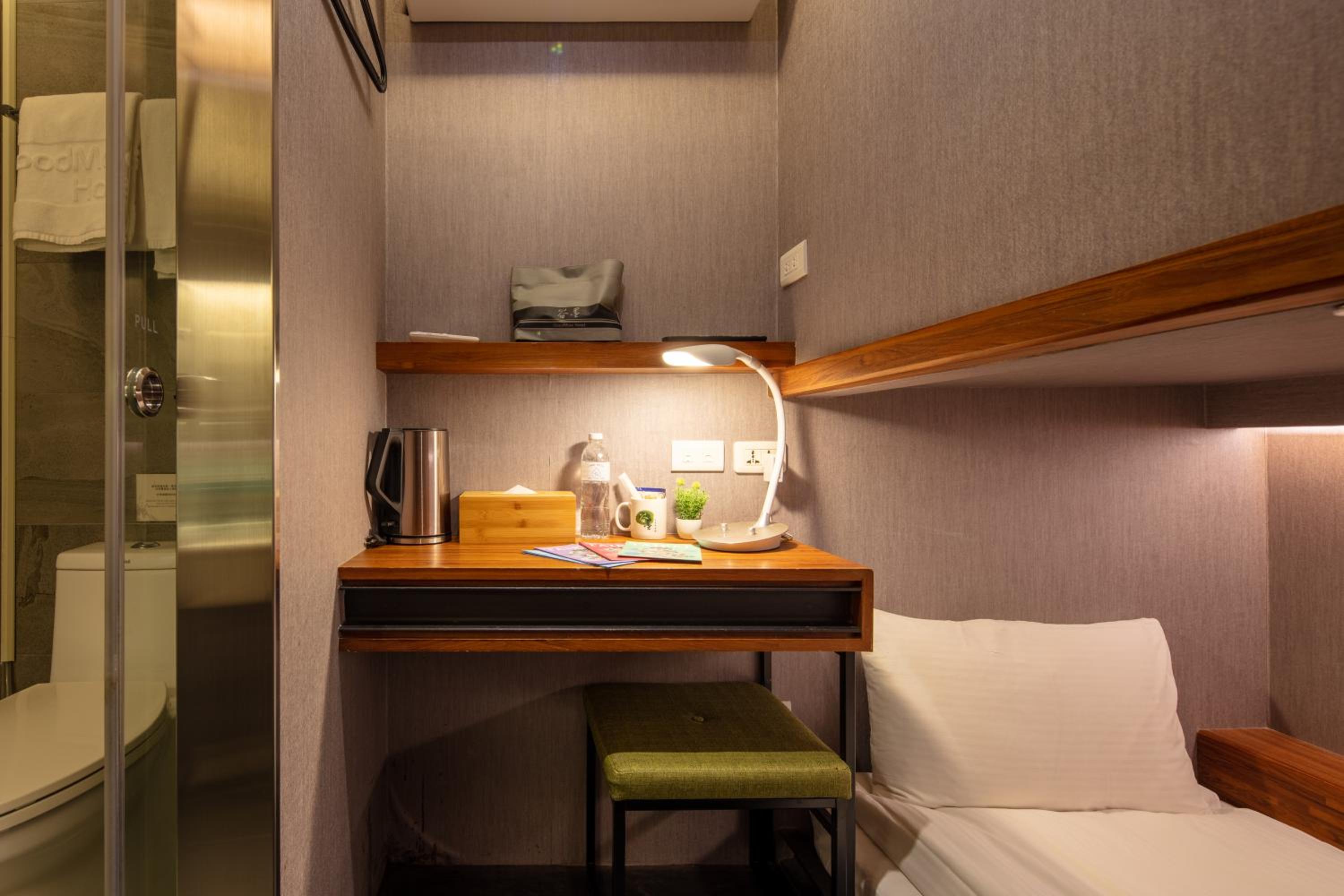 Single Room with Private Bathroom-No Window photo 2