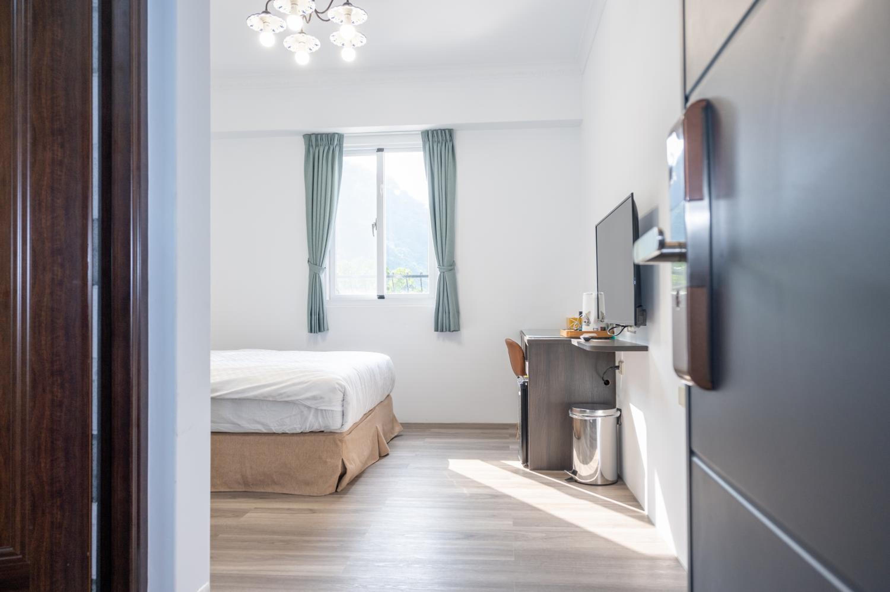 Double Room with Mountain View - Photo 1