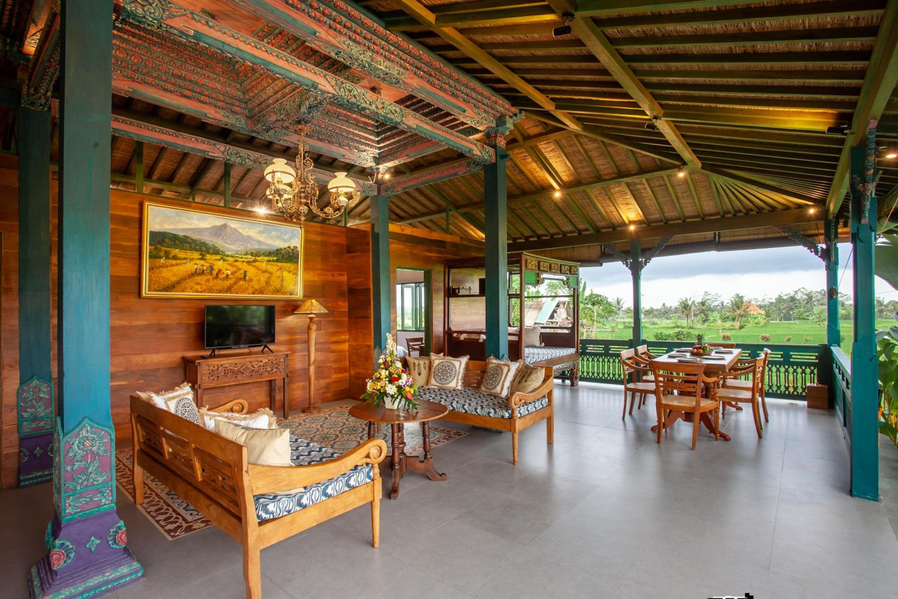 Three-Bedroom Villa with Private Pool - Photo 3