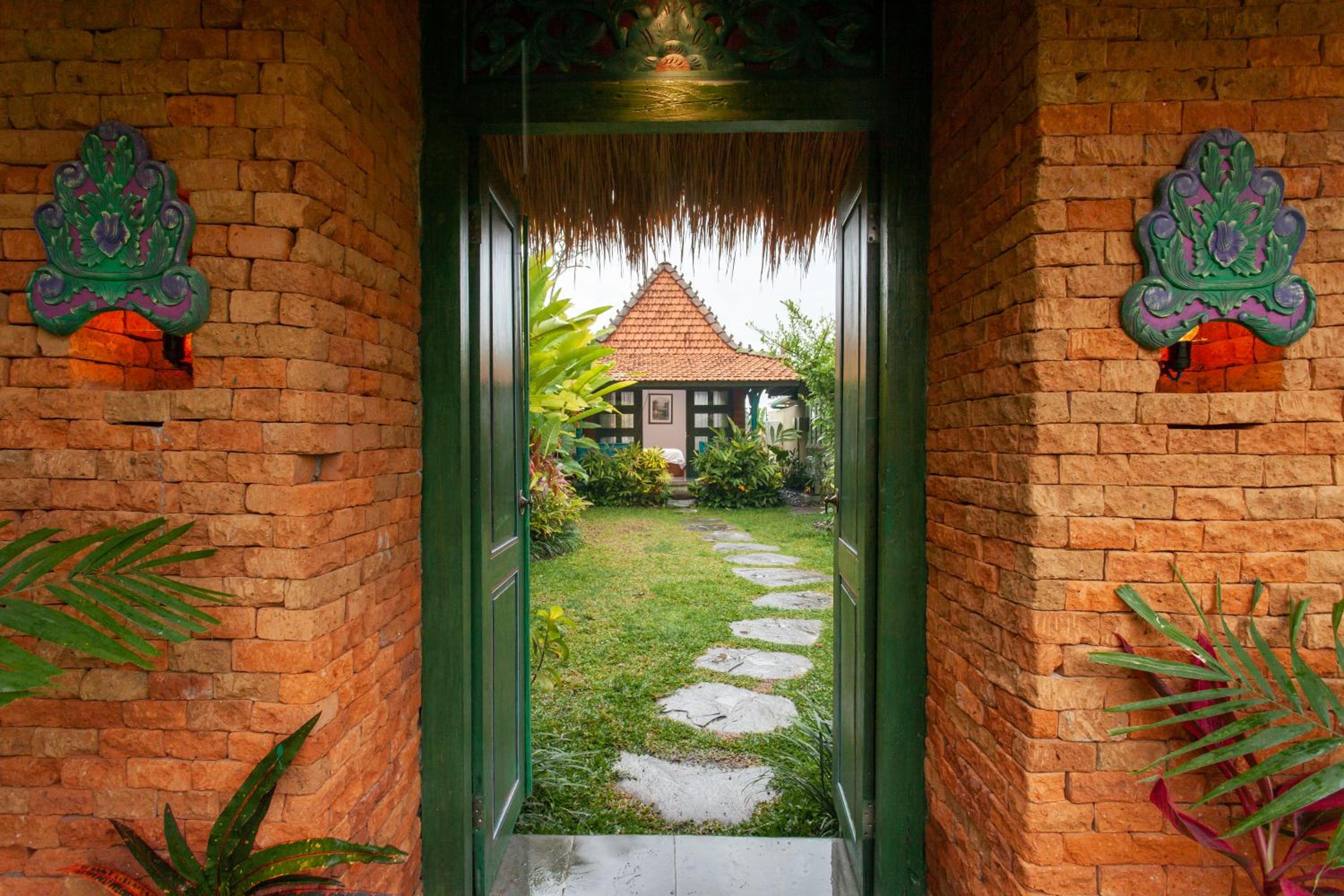 Three-Bedroom Villa with Private Pool - Photo 7