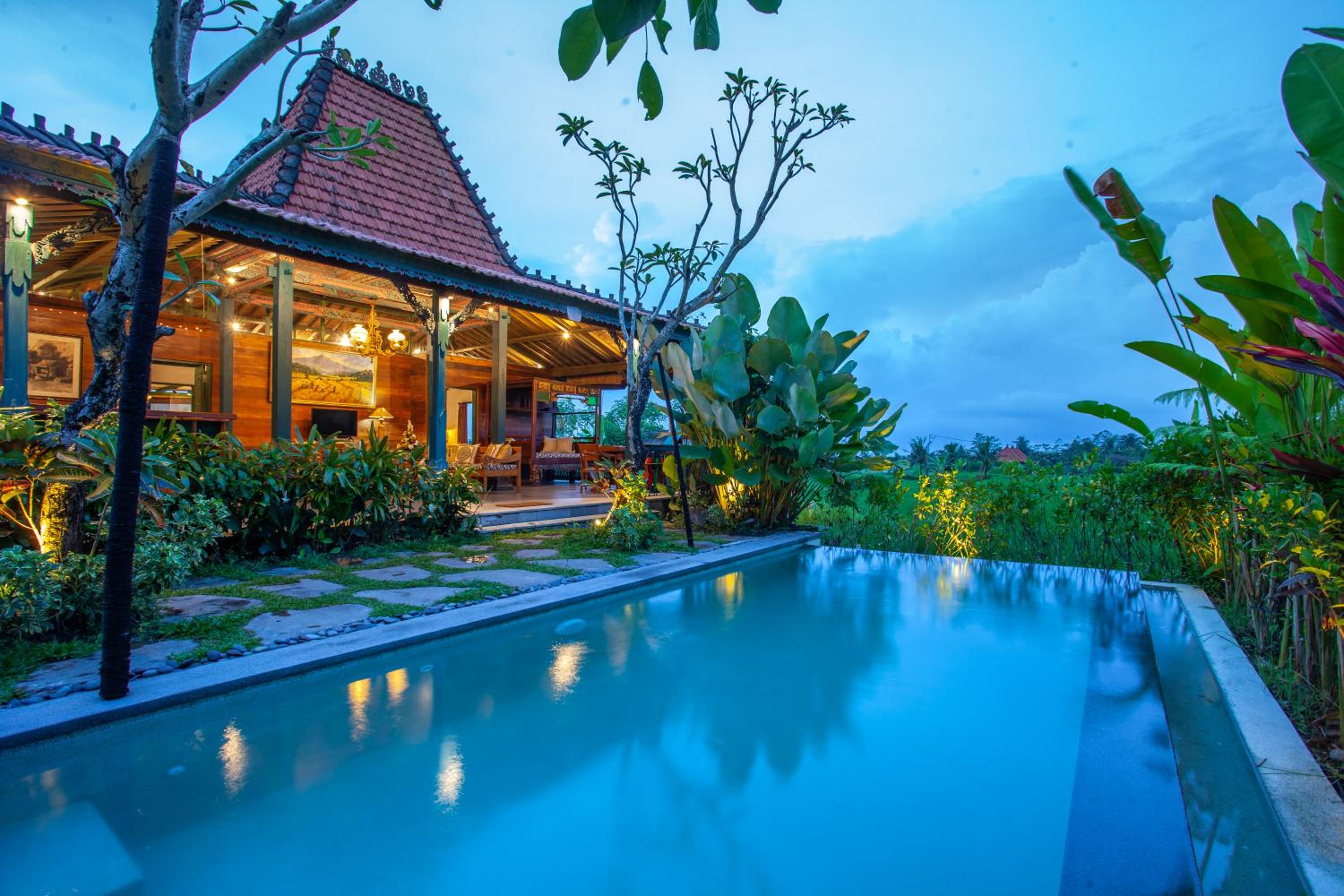 Three-Bedroom Villa with Private Pool - Photo 2
