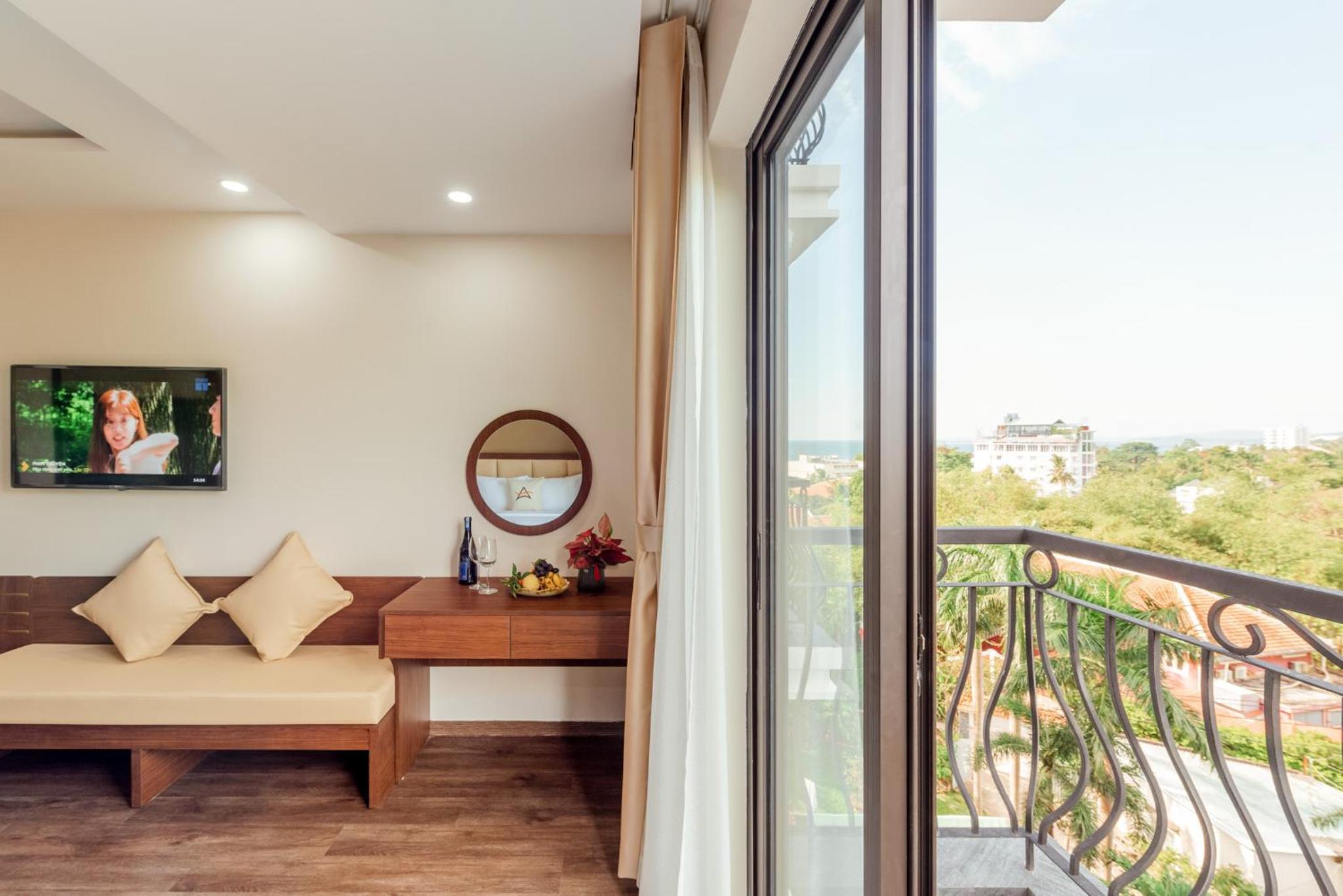 Double or Twin Room with Sea View - Photo 10