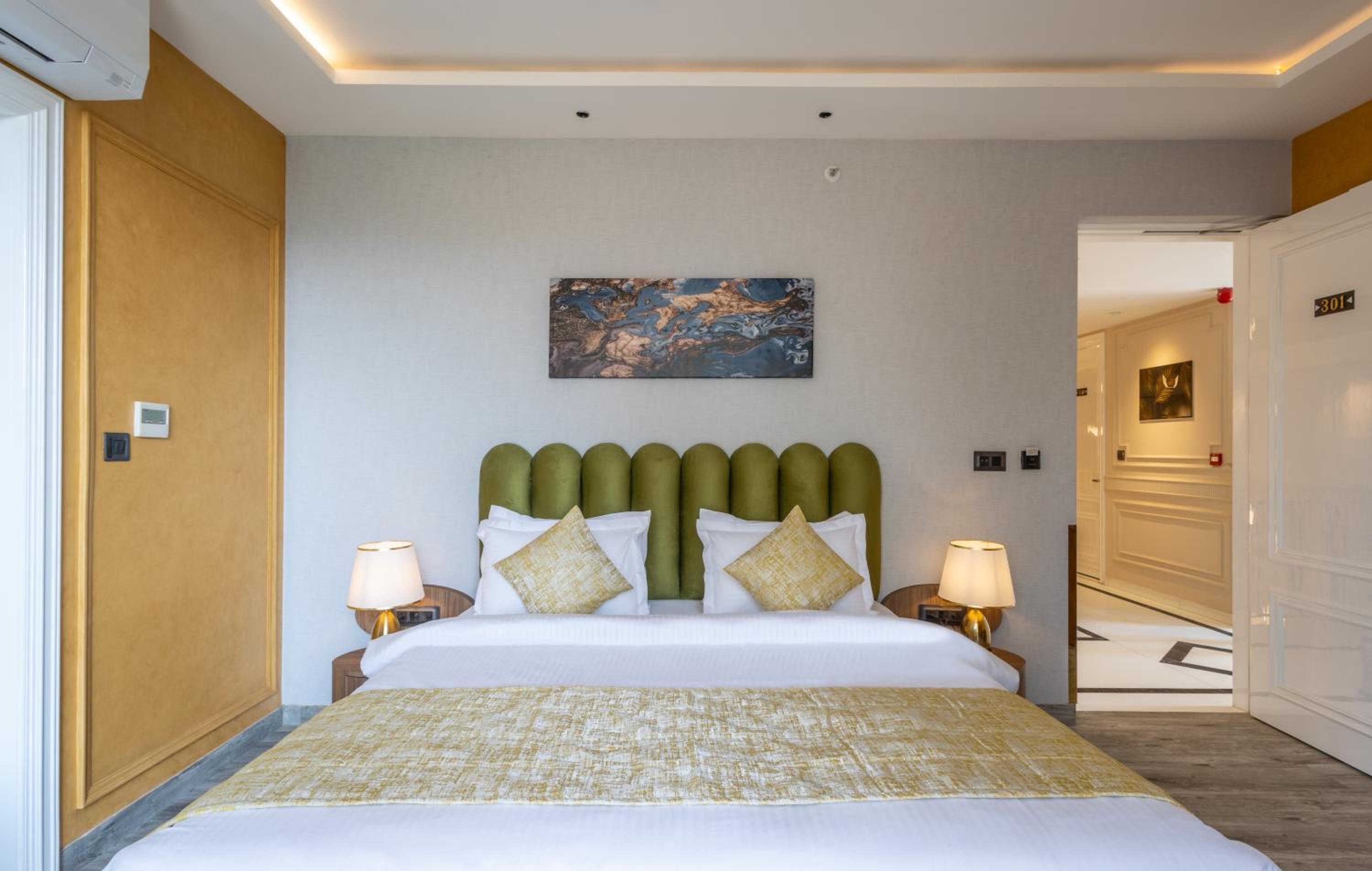 Superior King Room - Photo 5