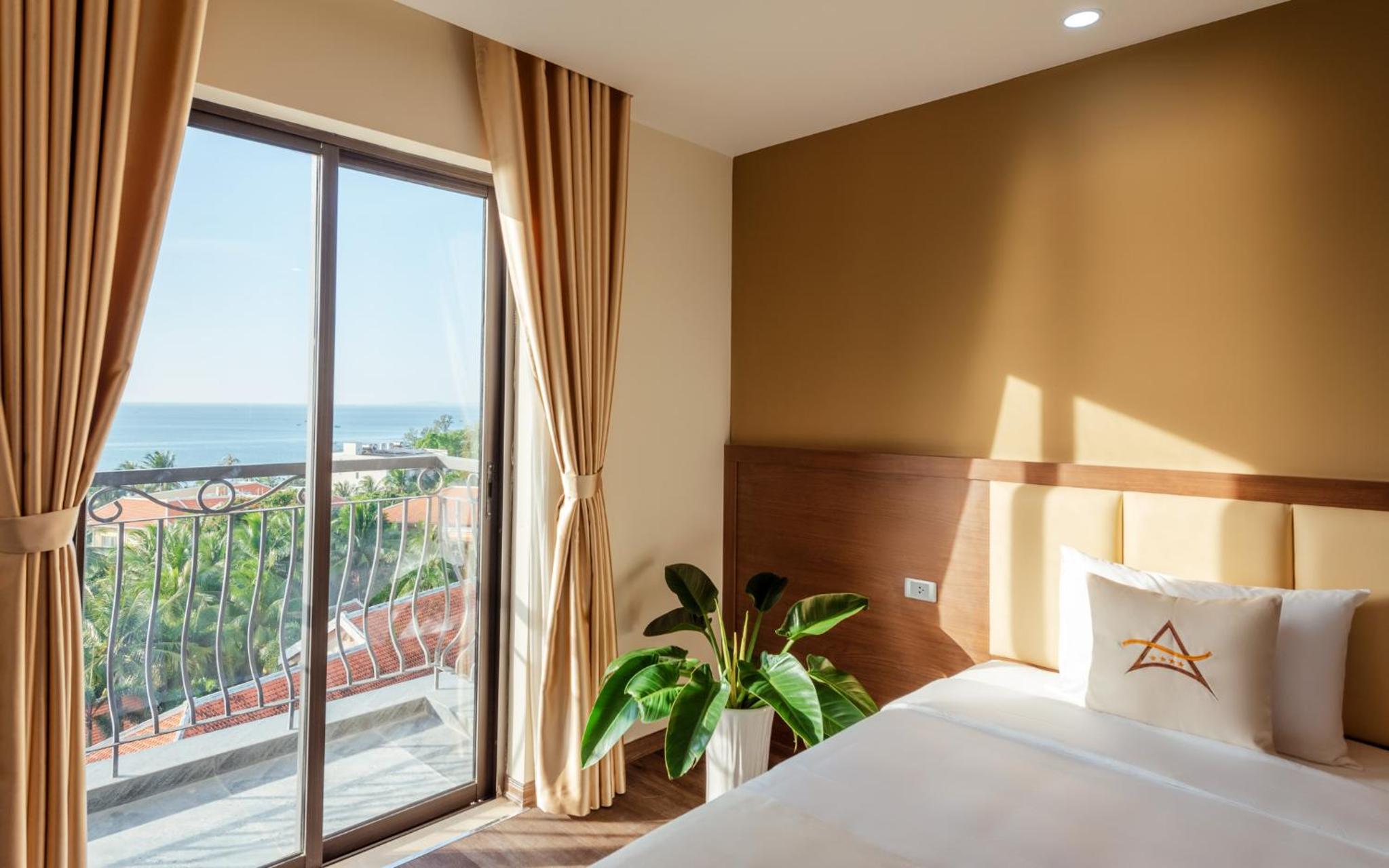 Deluxe Double Room with Balcony and Sea View - Photo 4