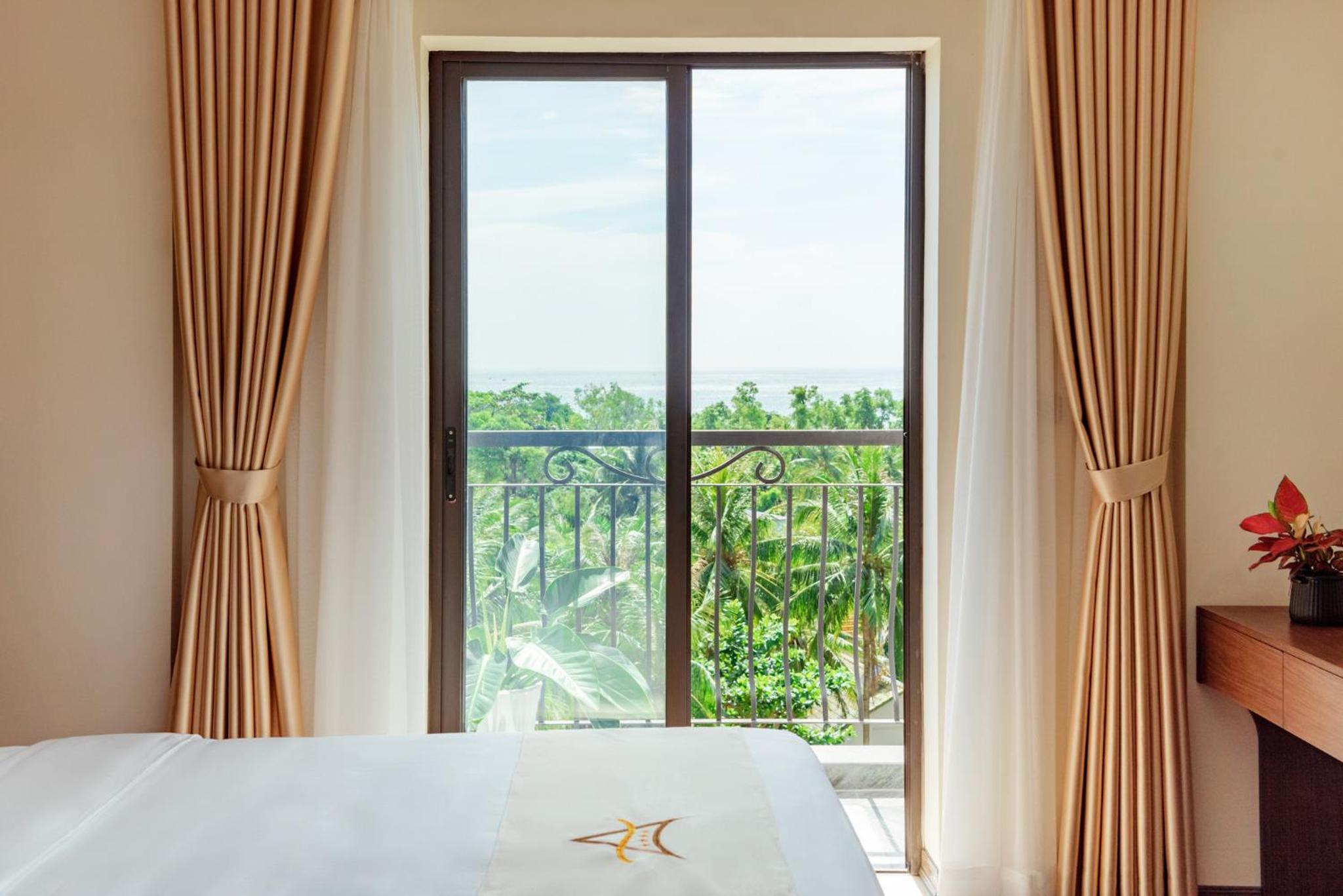 Deluxe Double Room with Balcony and Sea View - Photo 3