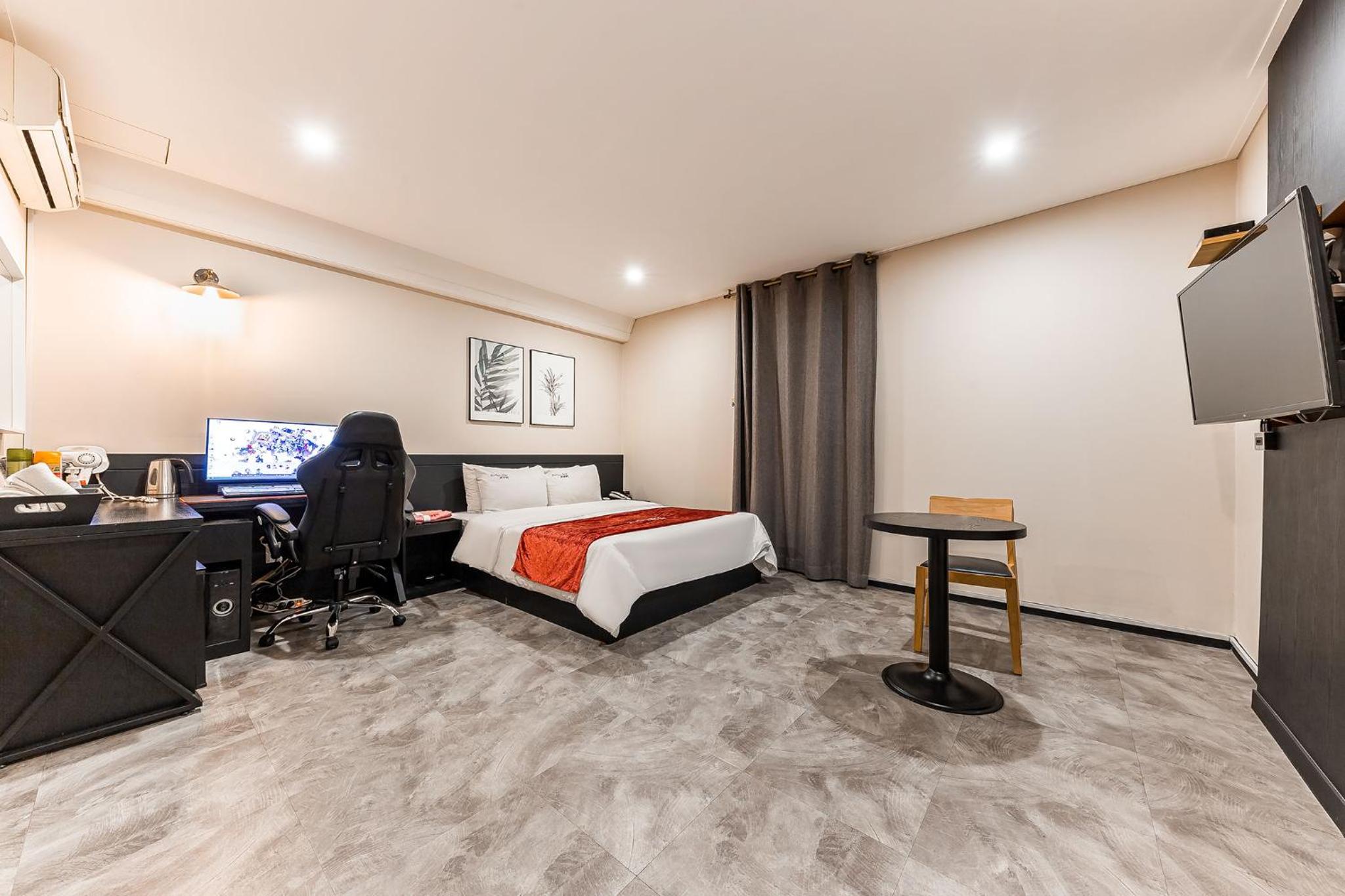 Economy Double Room - Photo 4
