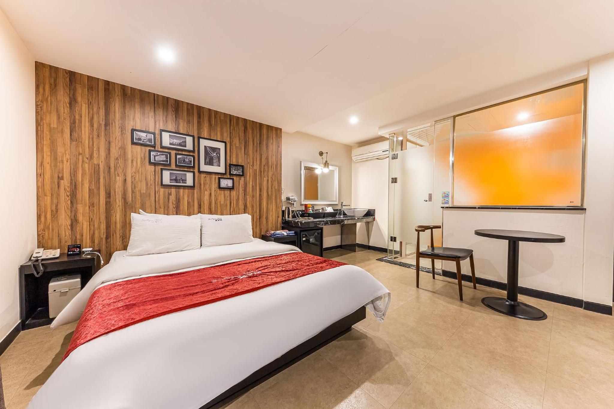 Economy Double Room - Photo 11
