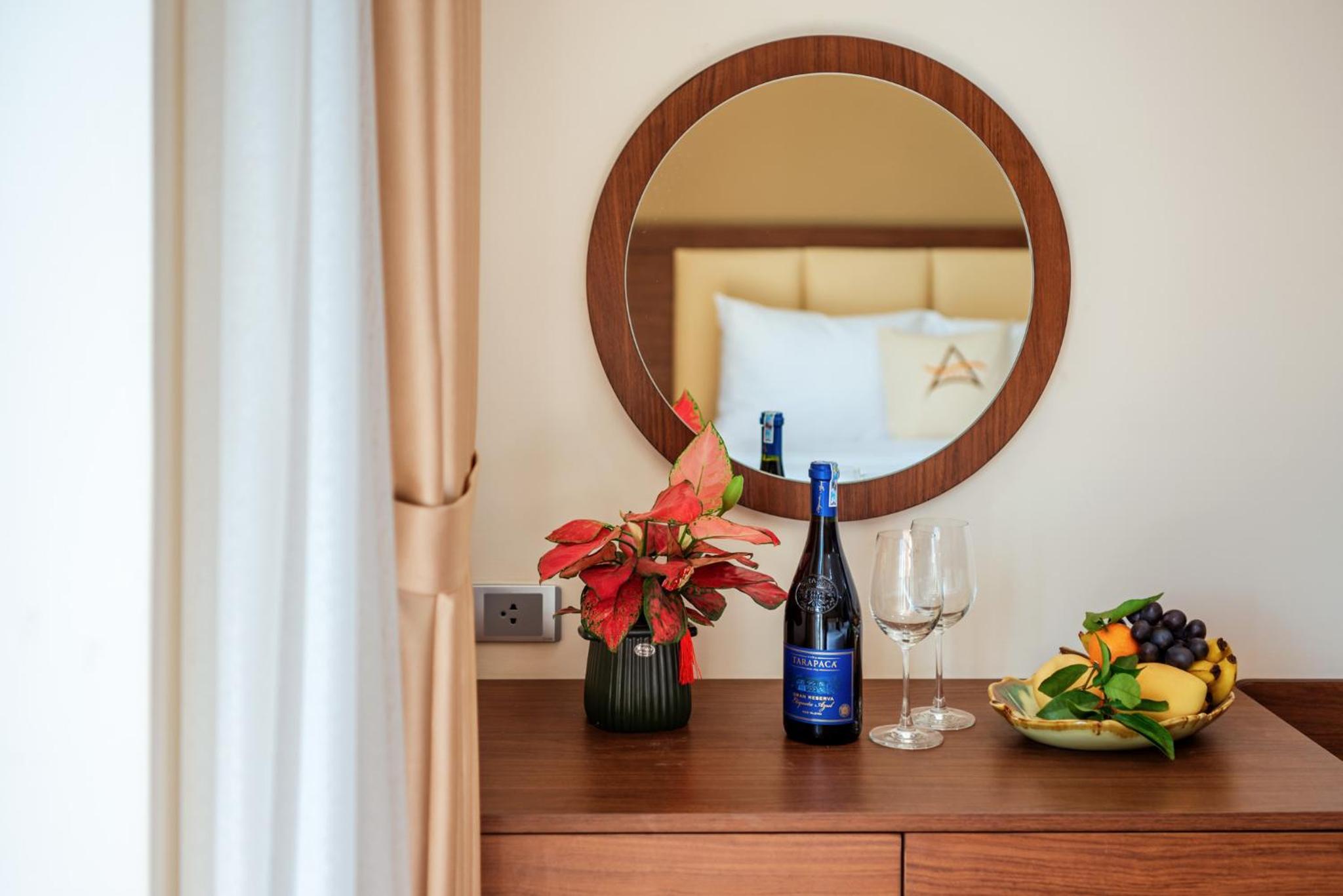Deluxe Double Room with Balcony and Sea View - Photo 13