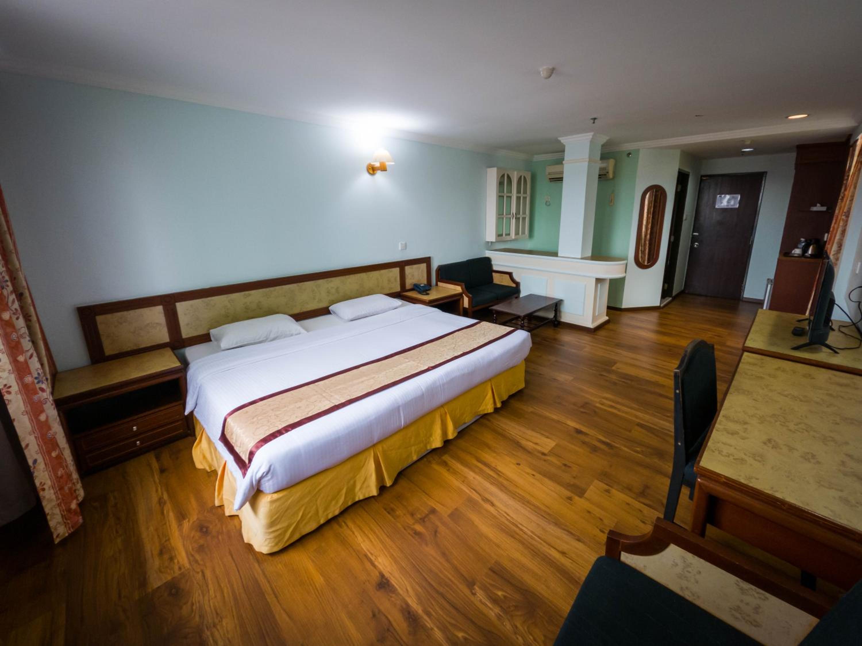 Deluxe King Room