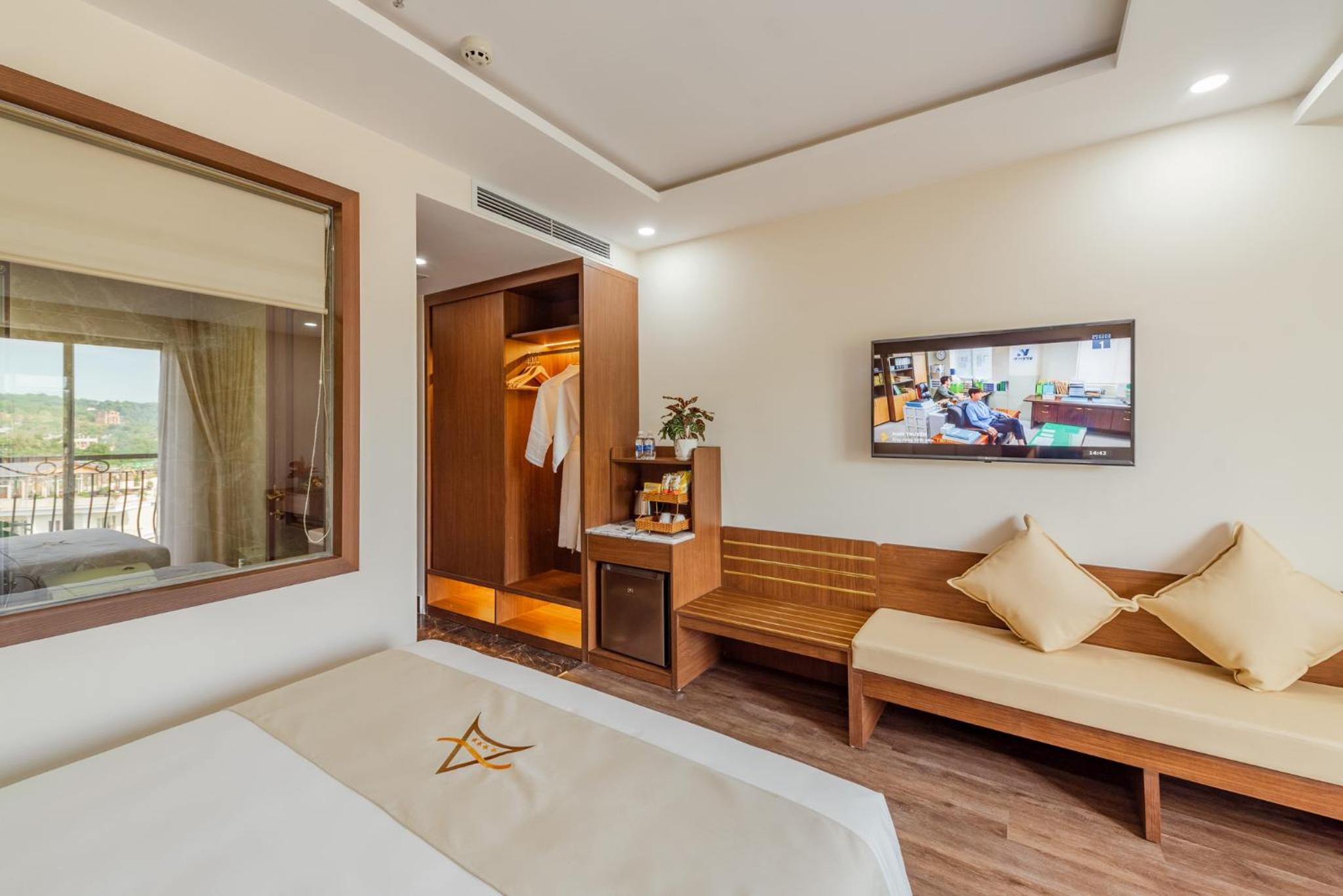 Family Room with Balcony - Photo 3