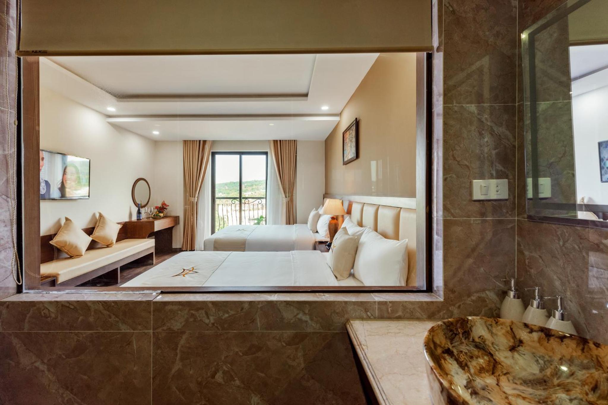 Family Room with Balcony - Photo 7