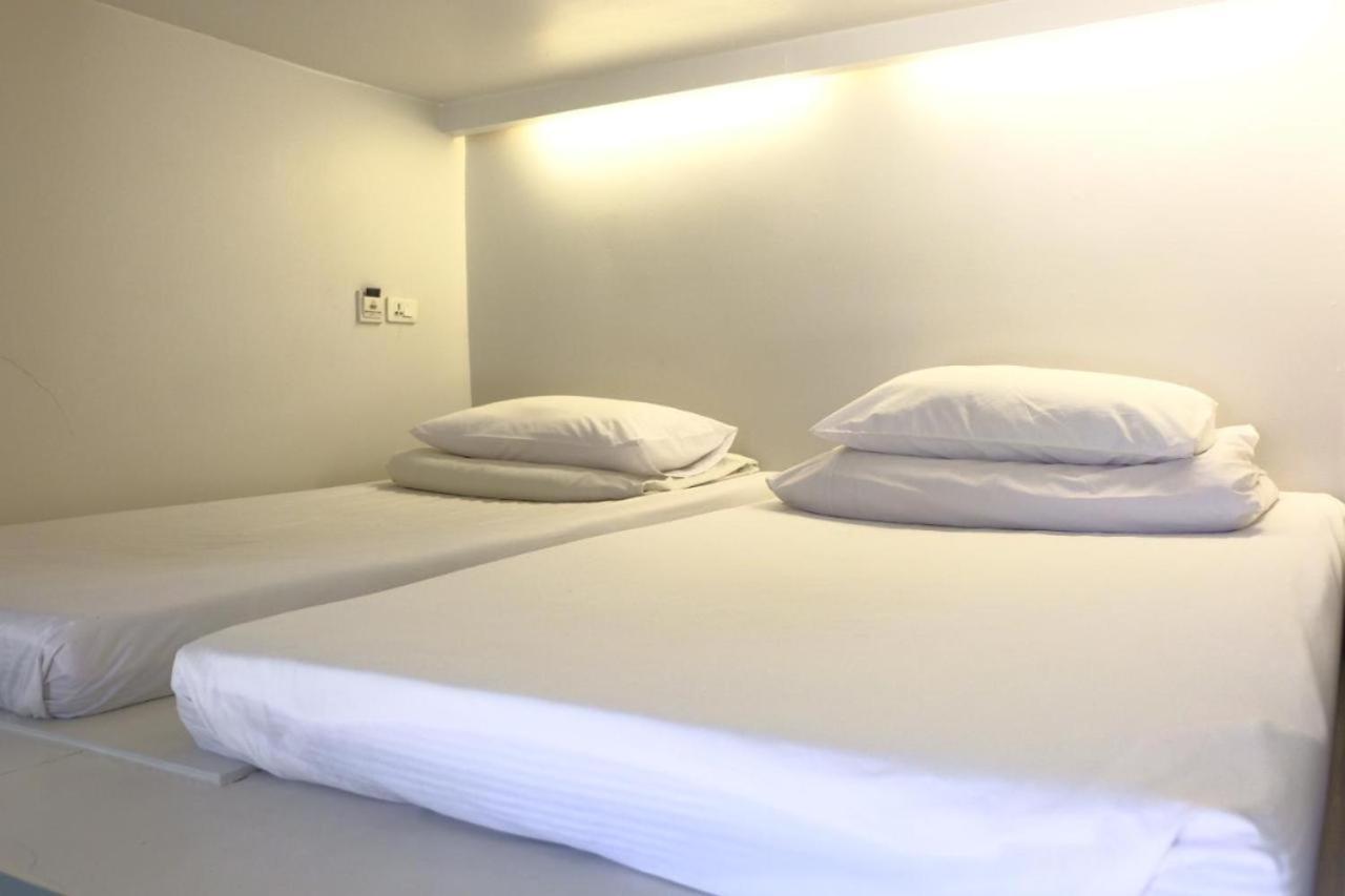 Twin Bed in mix Capsule  photo 1