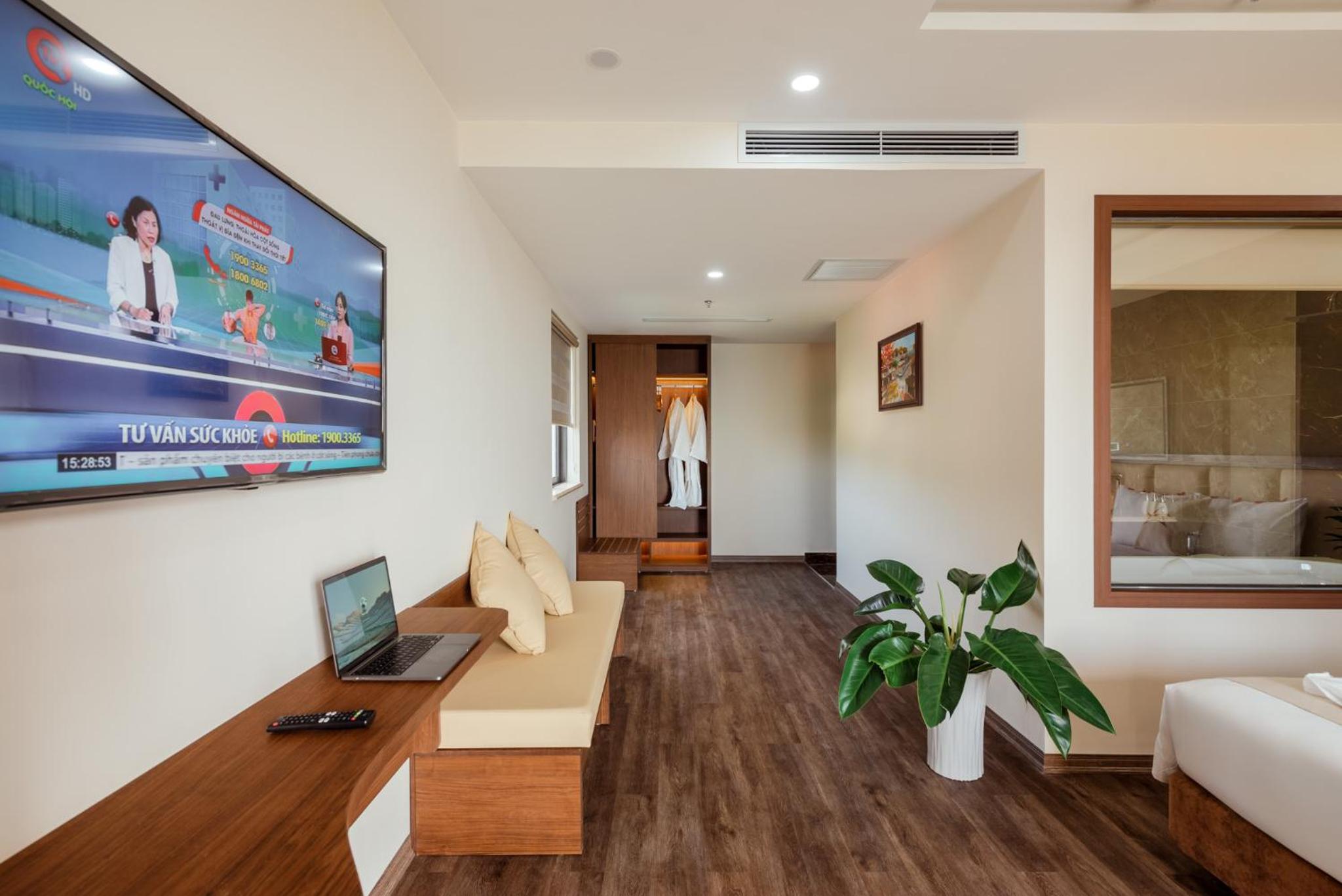 Two-Bedroom Suite - Photo 4