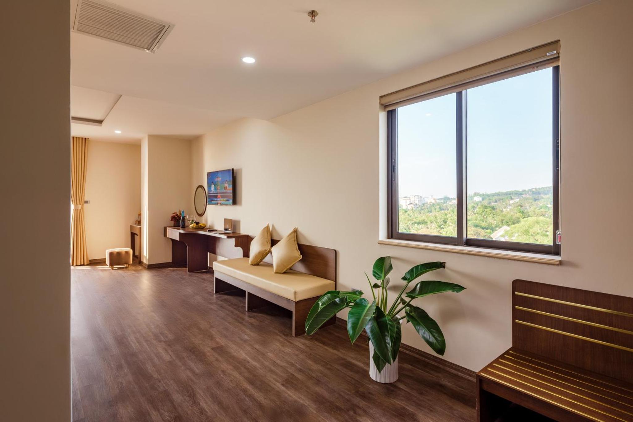 Two-Bedroom Suite - Photo 7