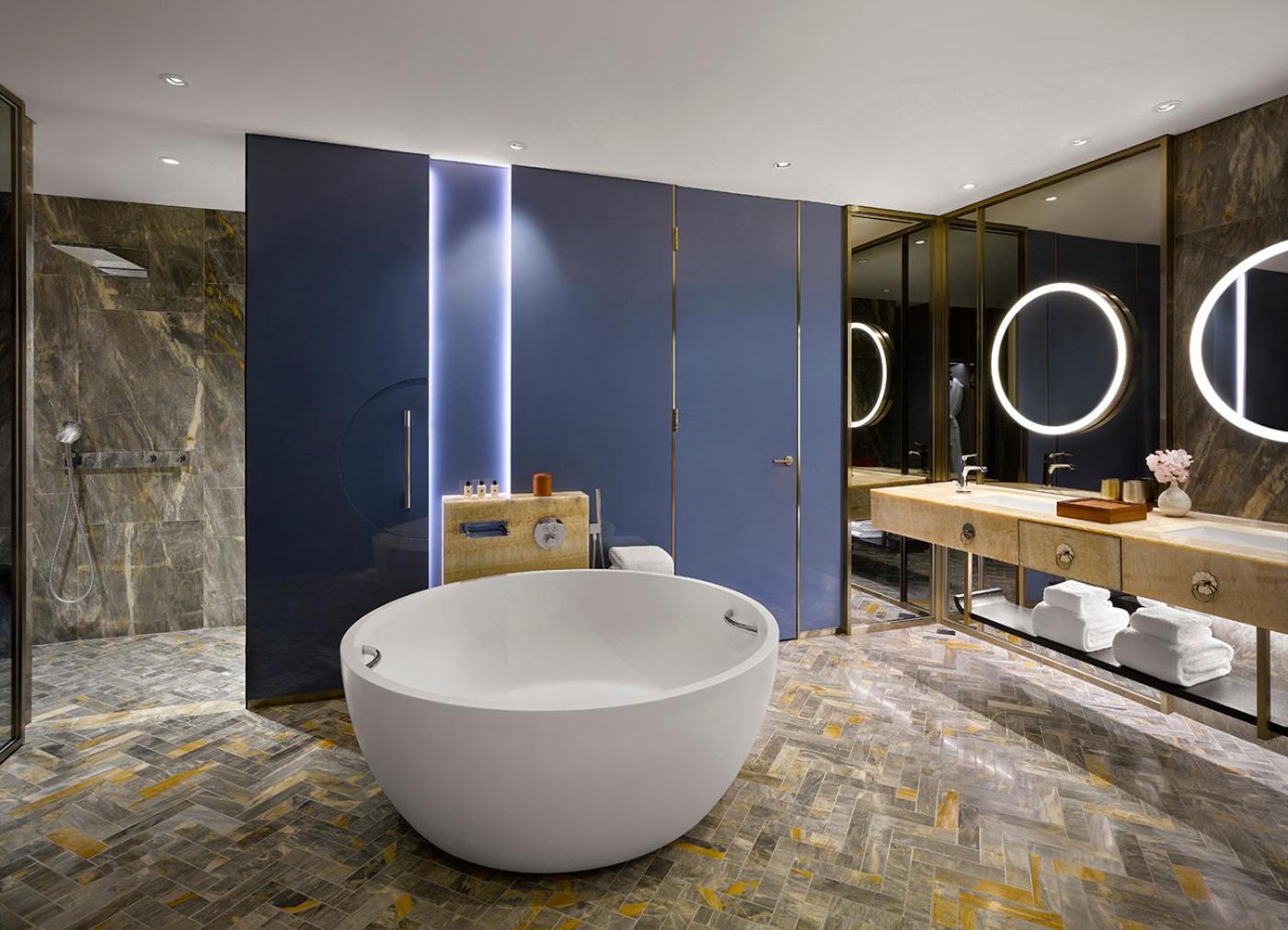 Diplomatic King Suite - Photo 2