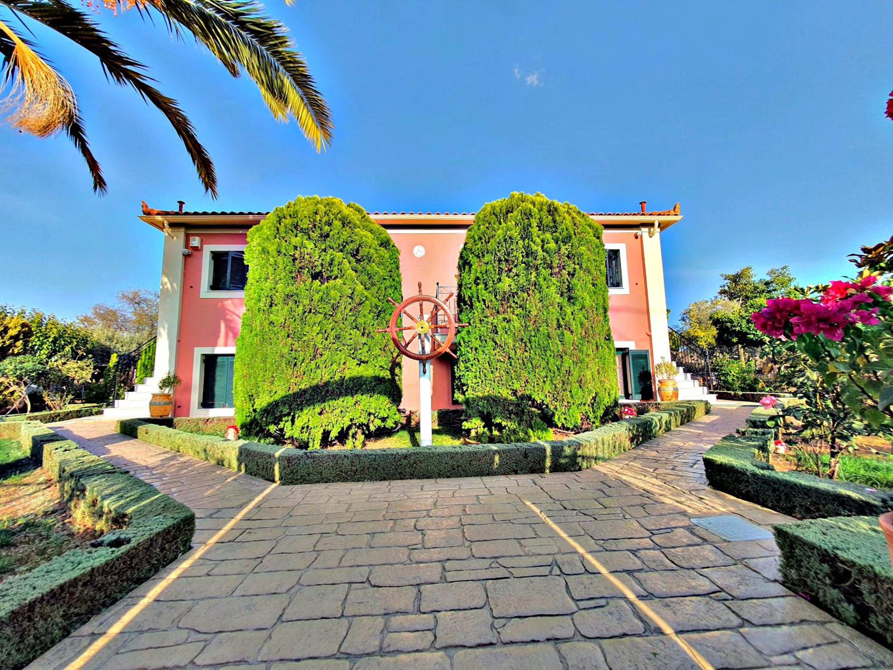 Deluxe House - Photo 4