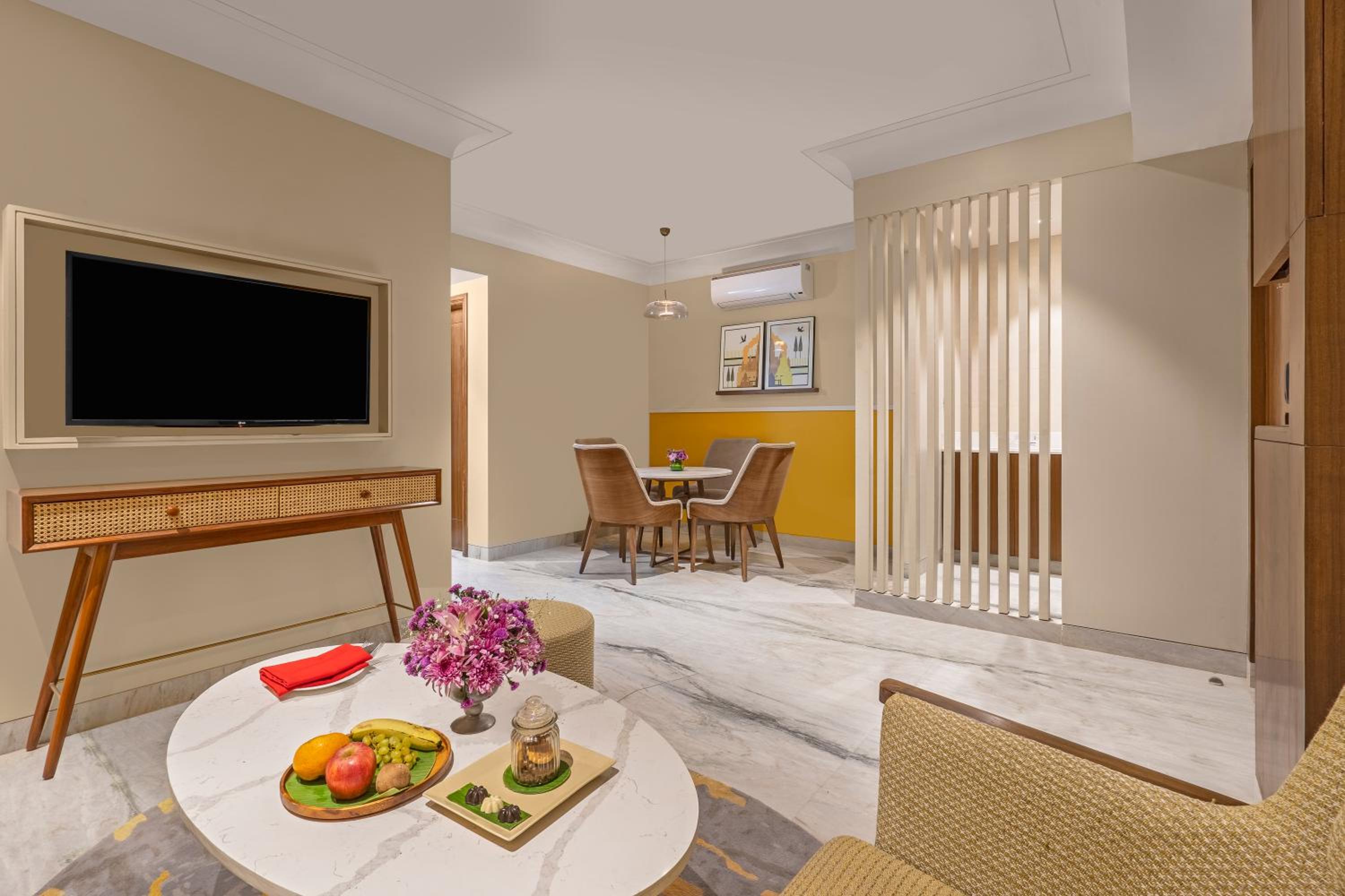 Two Bedroom Royal Apartment (Garden/Hill View) - Photo 3
