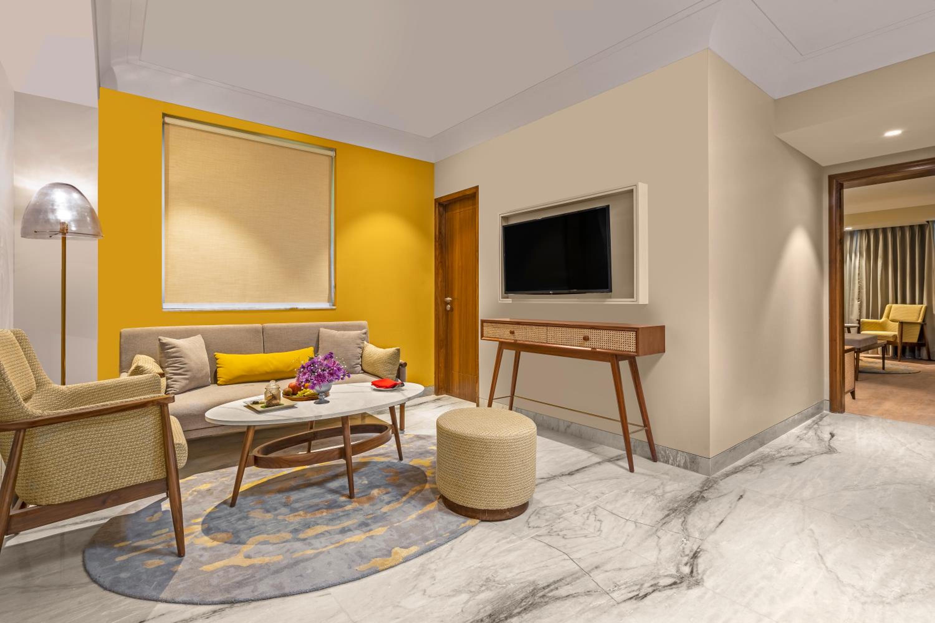 Two Bedroom Royal Apartment (Garden/Hill View) - Photo 4