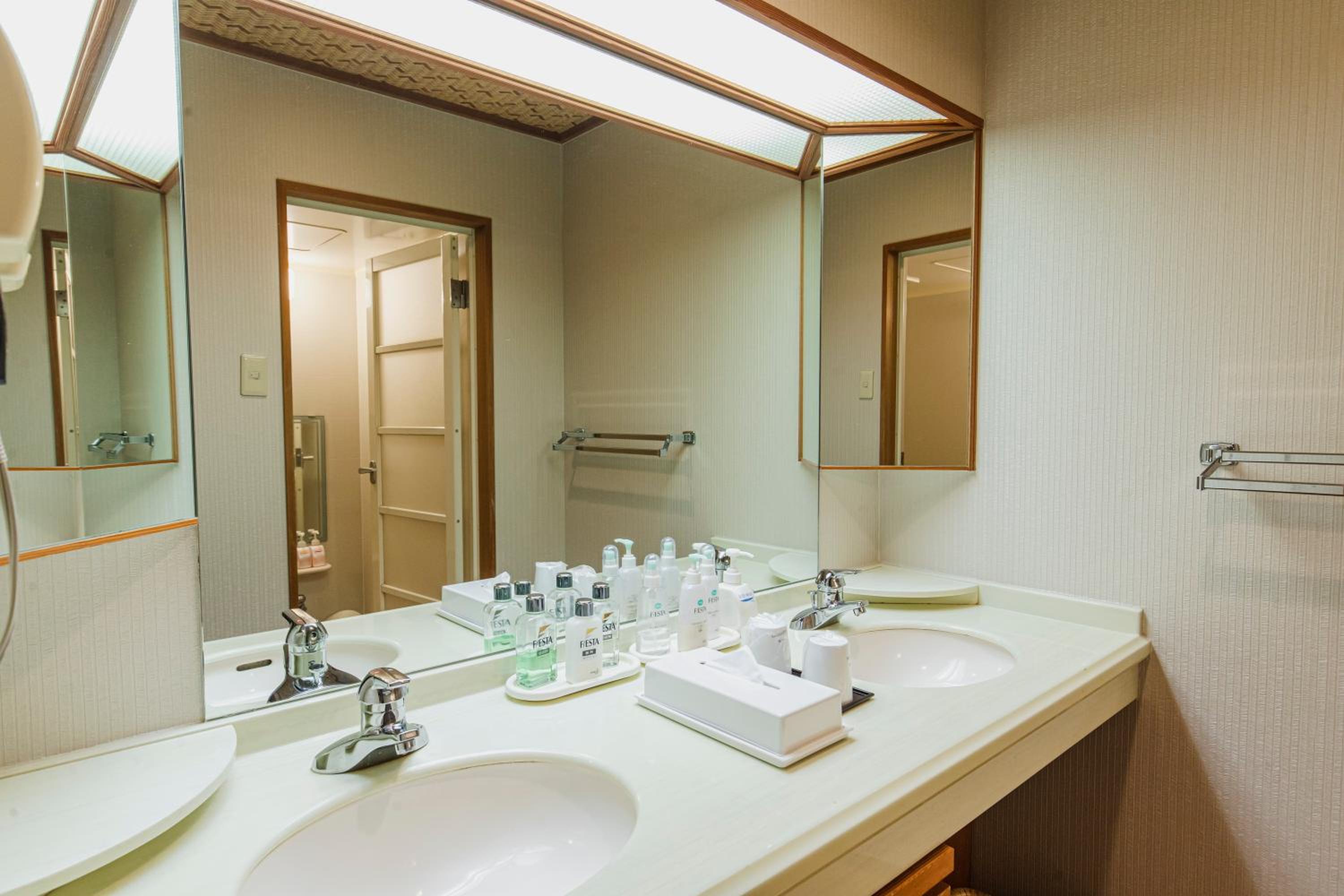 Japanese-Style Standard Room with Mountain View - Photo 3