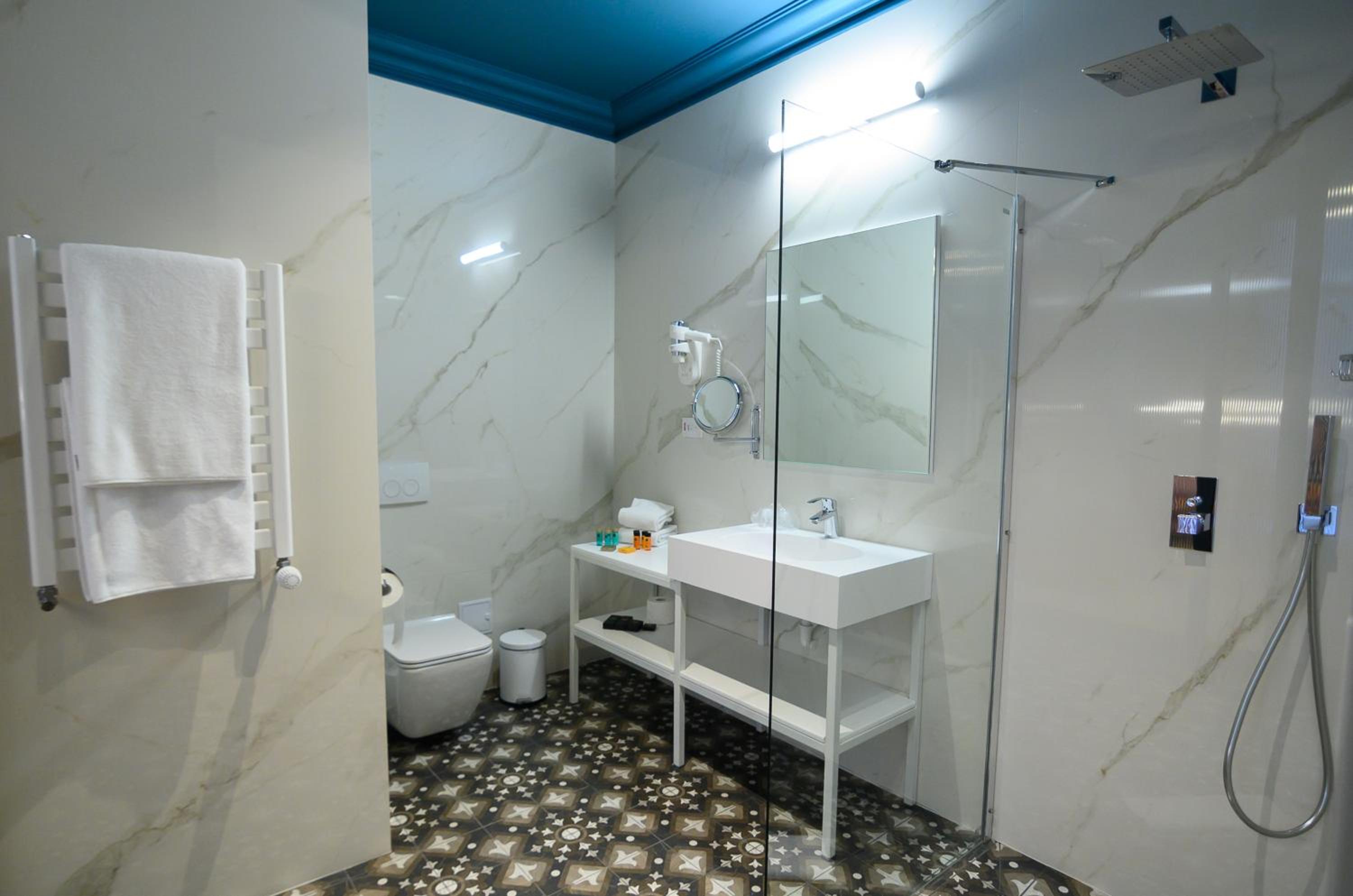 Deluxe King Room photo 3