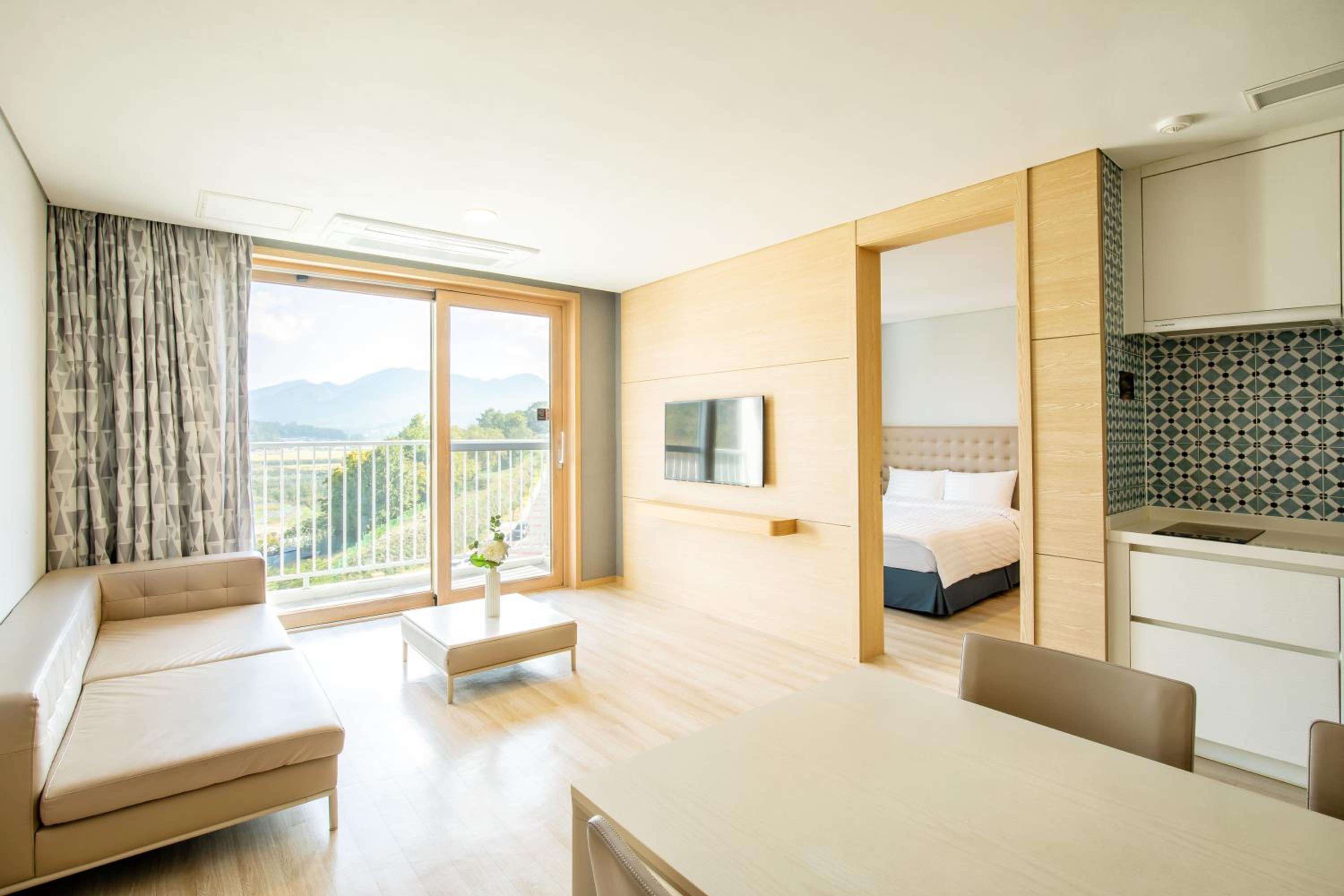 Special Offer - Free Room Upgrade from Family Room with Kitchenette to Suite with Kitchenette photo 2