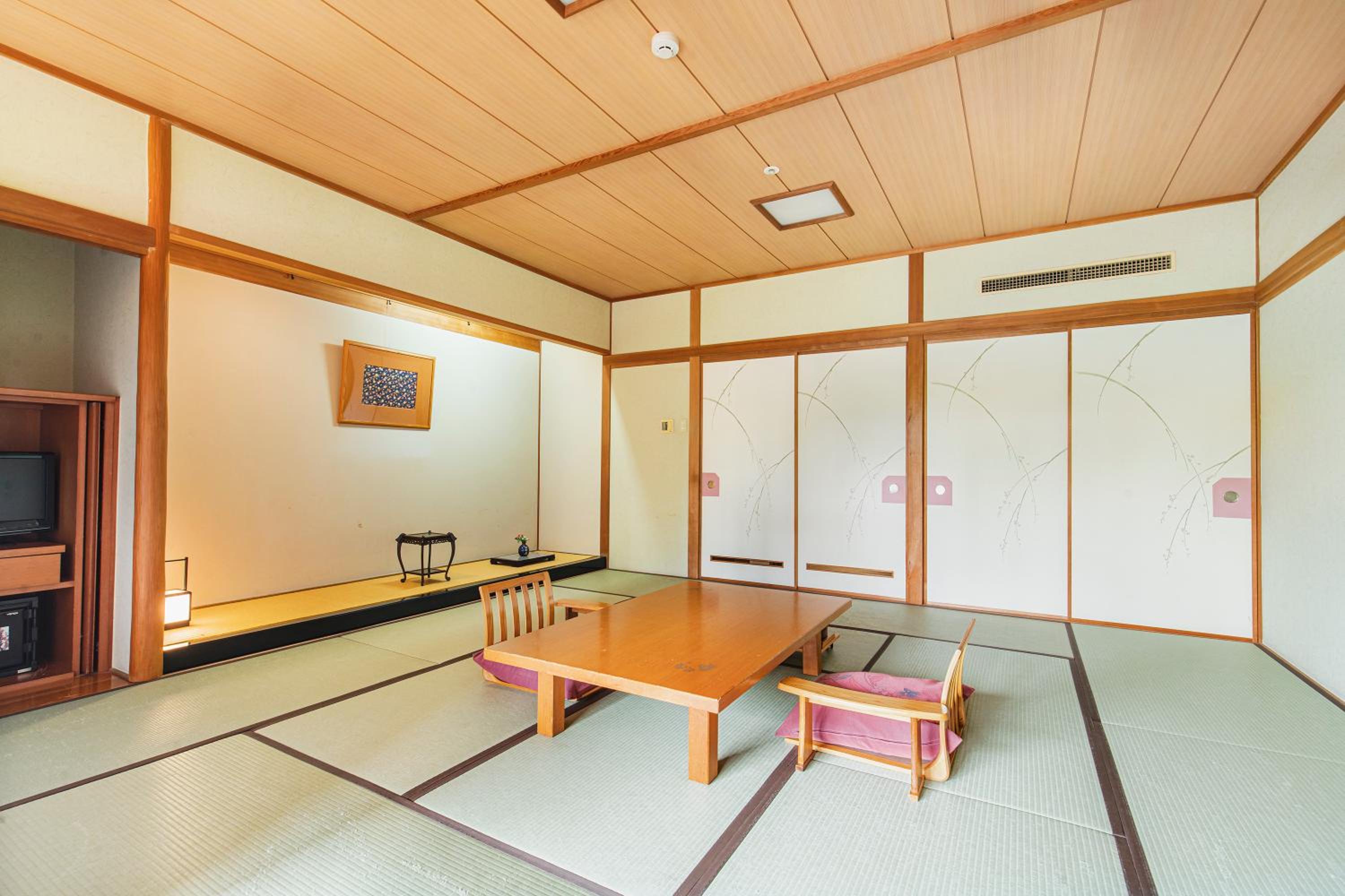 Japanese-Style Standard Room with Open-Air Bath - Photo 16