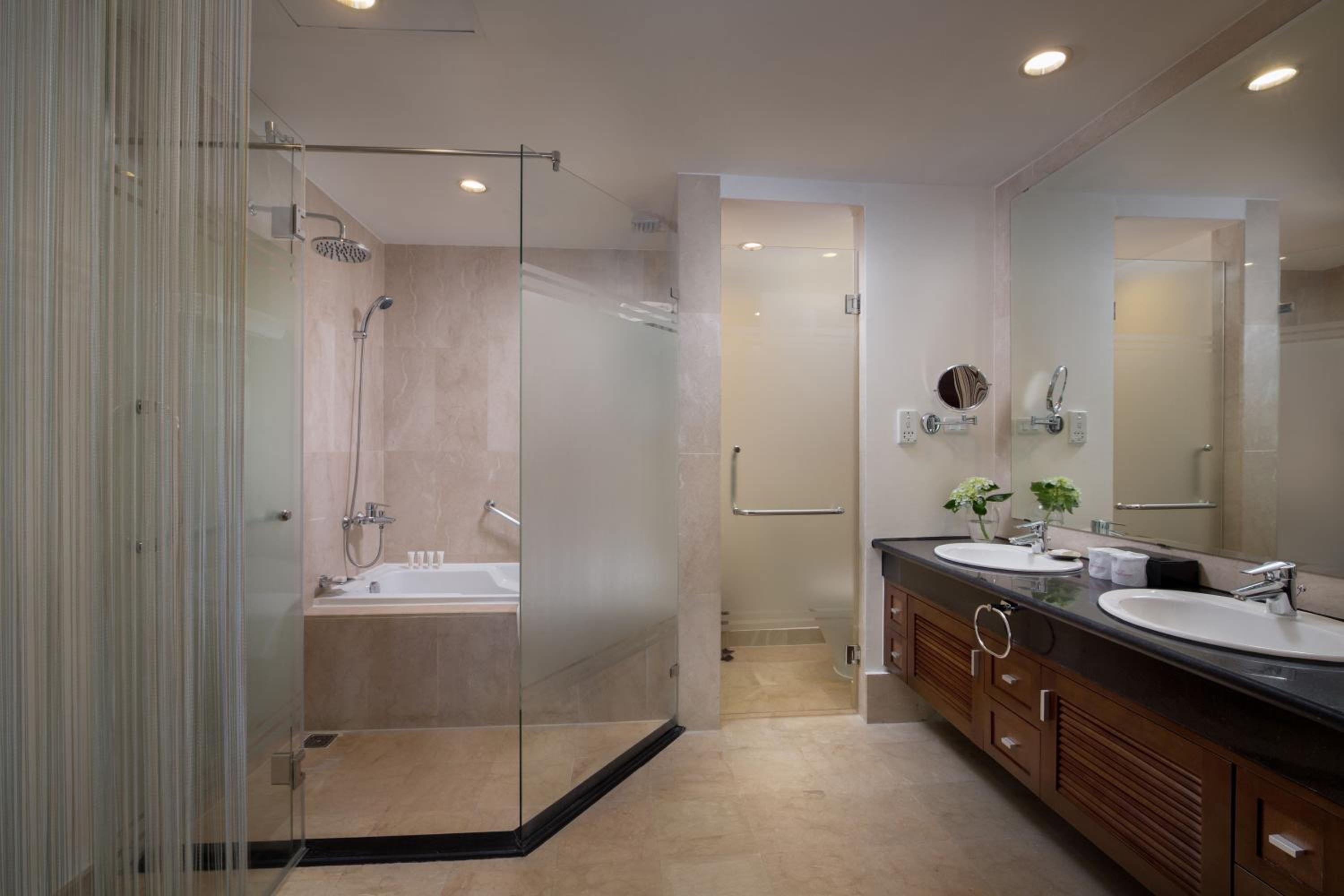 Three-Bedroom Suite thumbnail 6