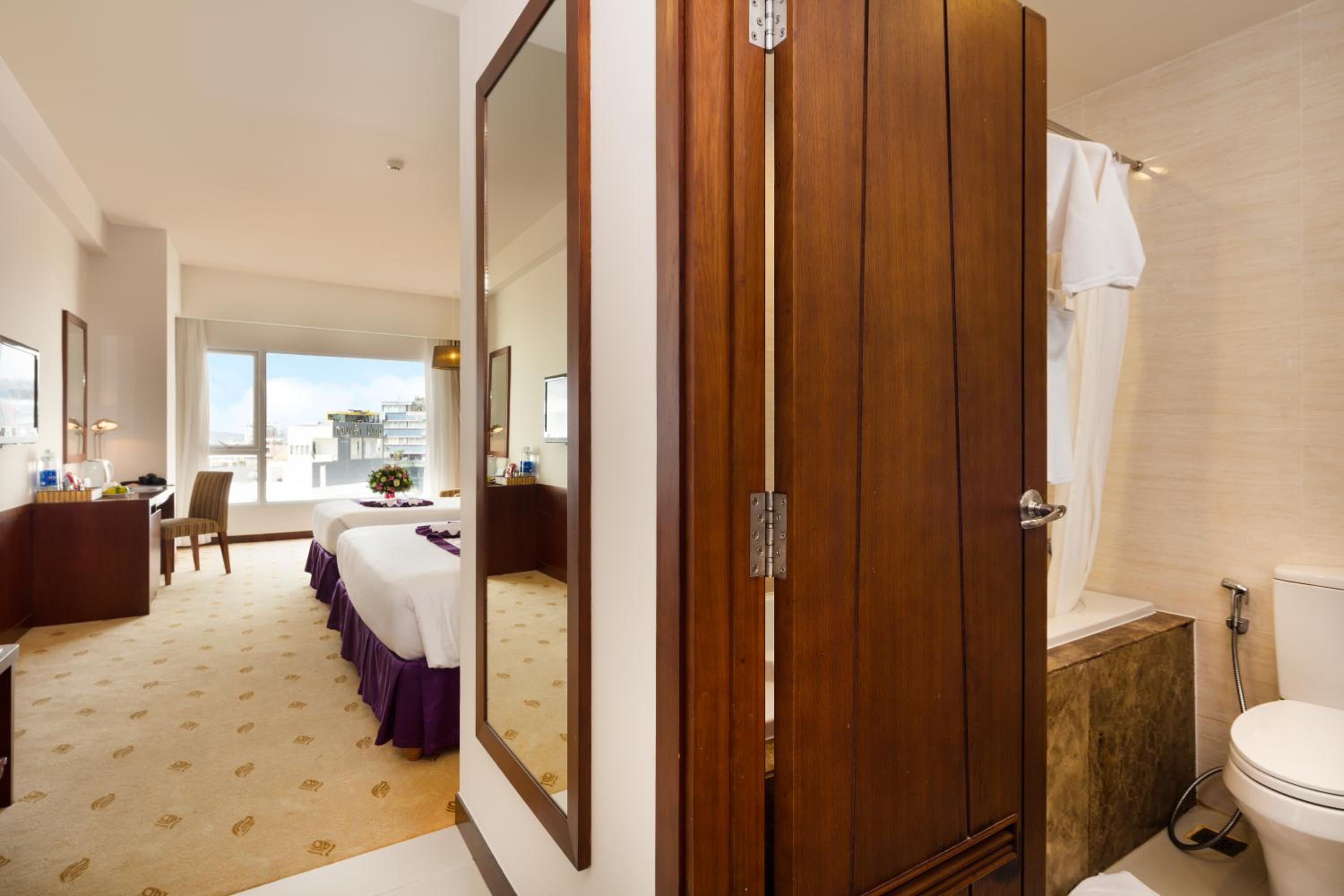 Family Deluxe City View + 24-Hour Rolling Stay