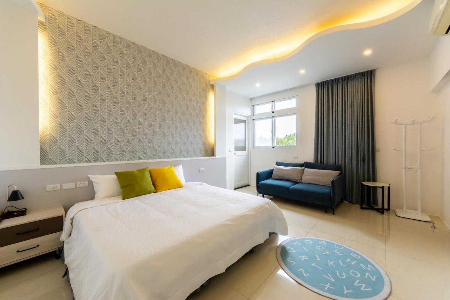 Deluxe Double Room with Balcony - Photo 5