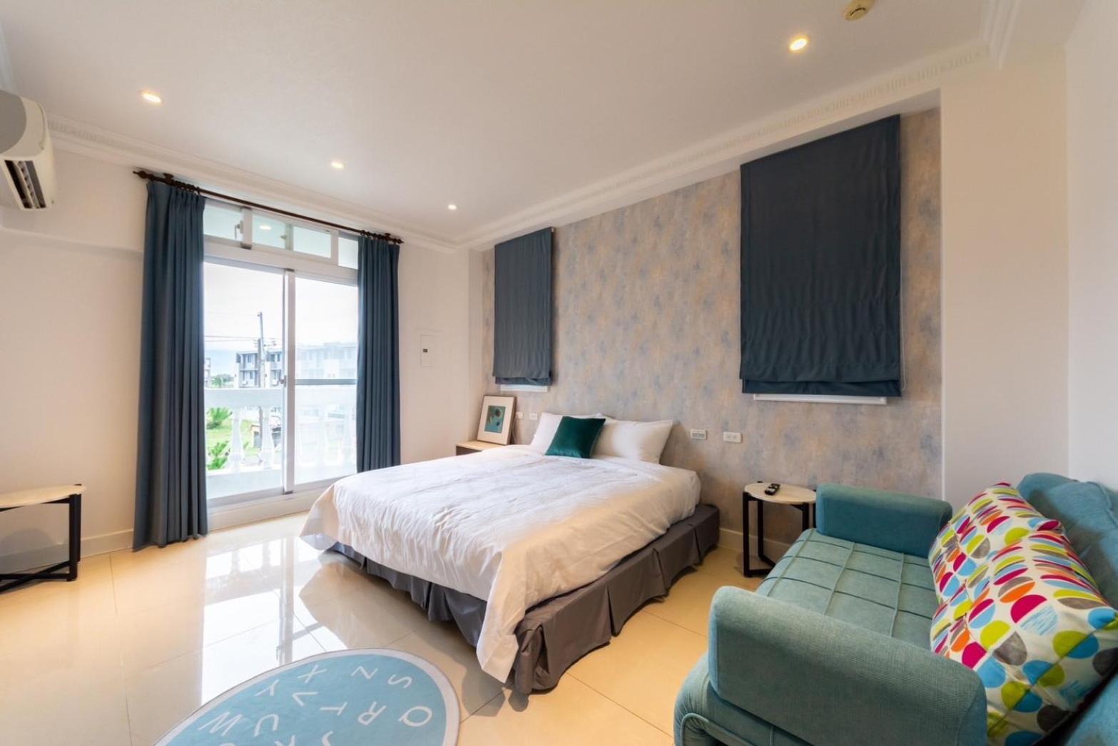Deluxe Double Room with Balcony - Photo 4