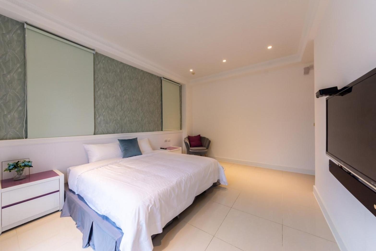 Deluxe Double Room with Balcony - Photo 2
