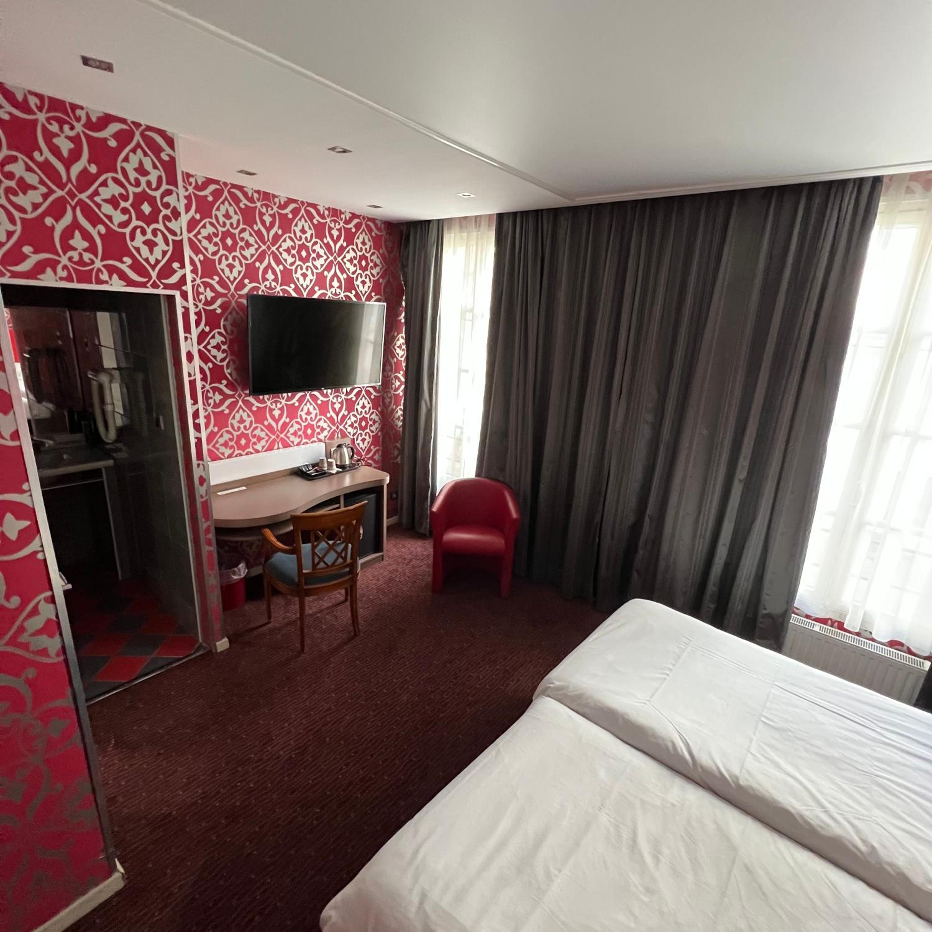 Standard Twin Room - Photo 4