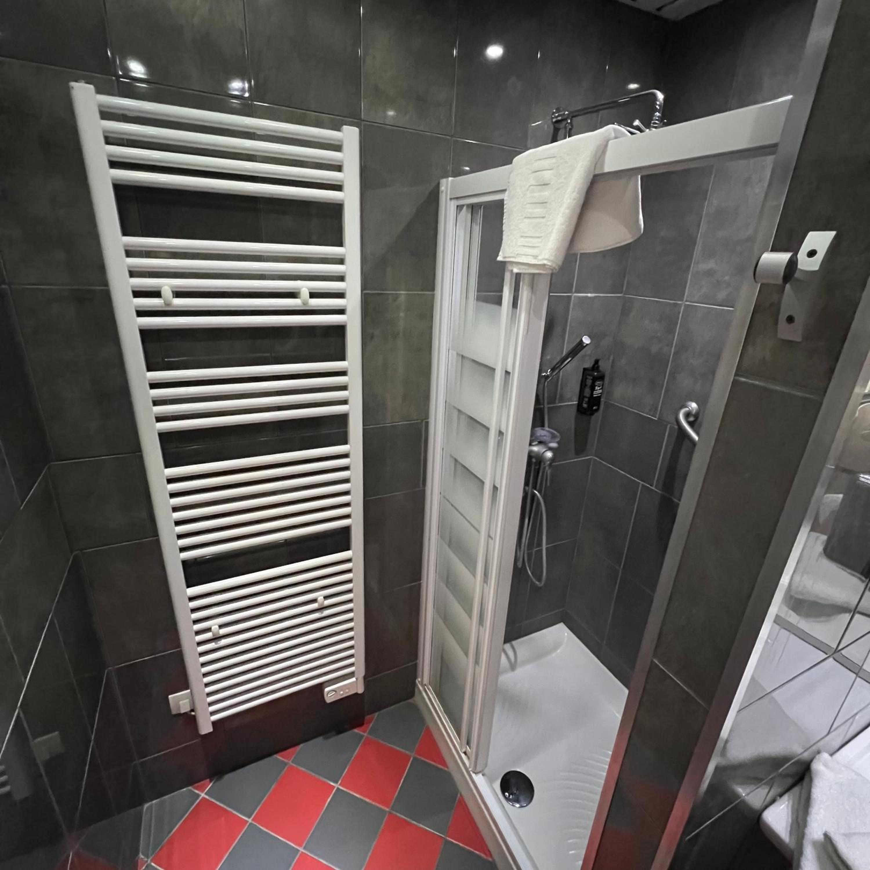 Standard Twin Room - Photo 2