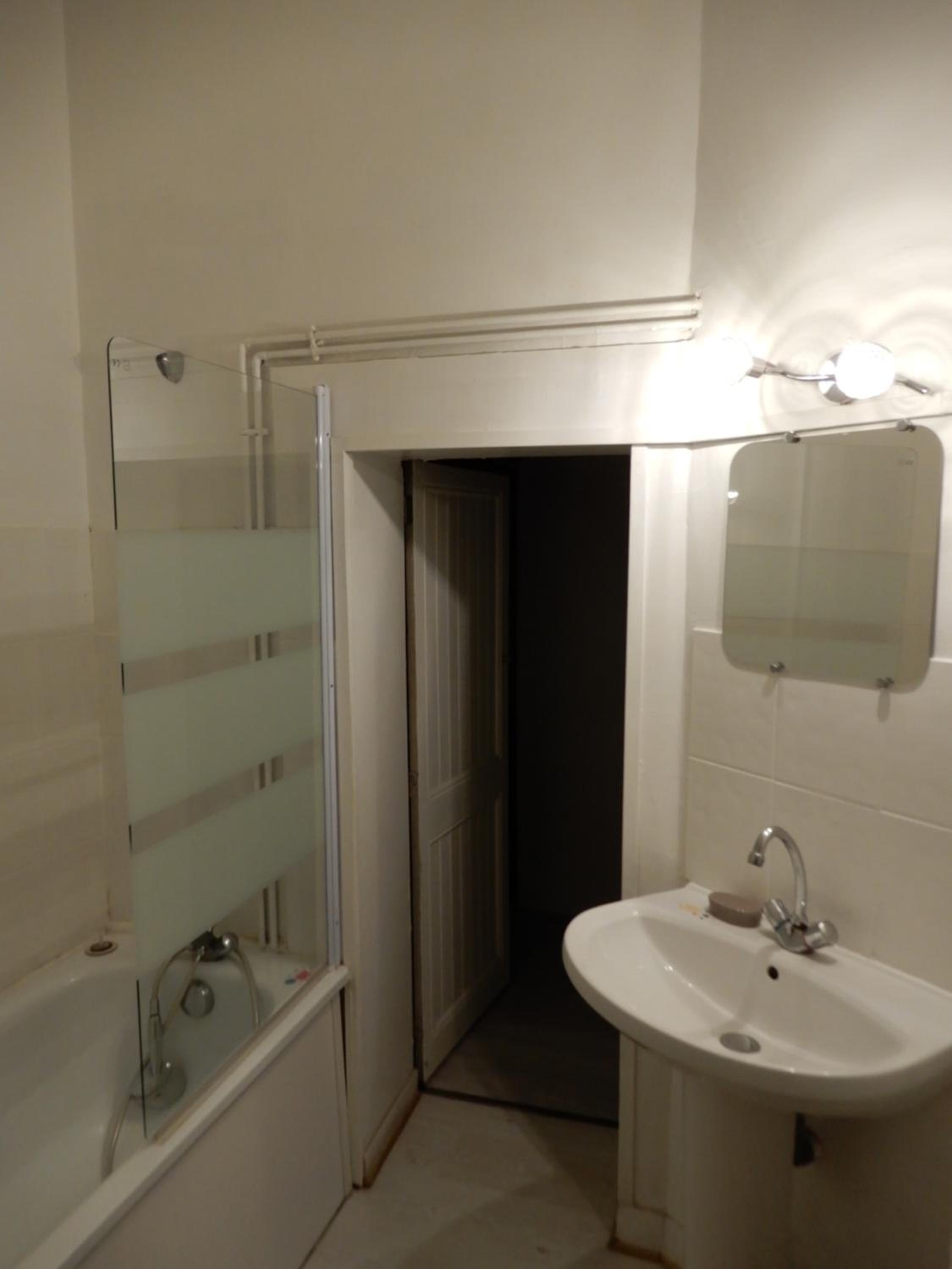 One-Bedroom Apartment - Photo 4