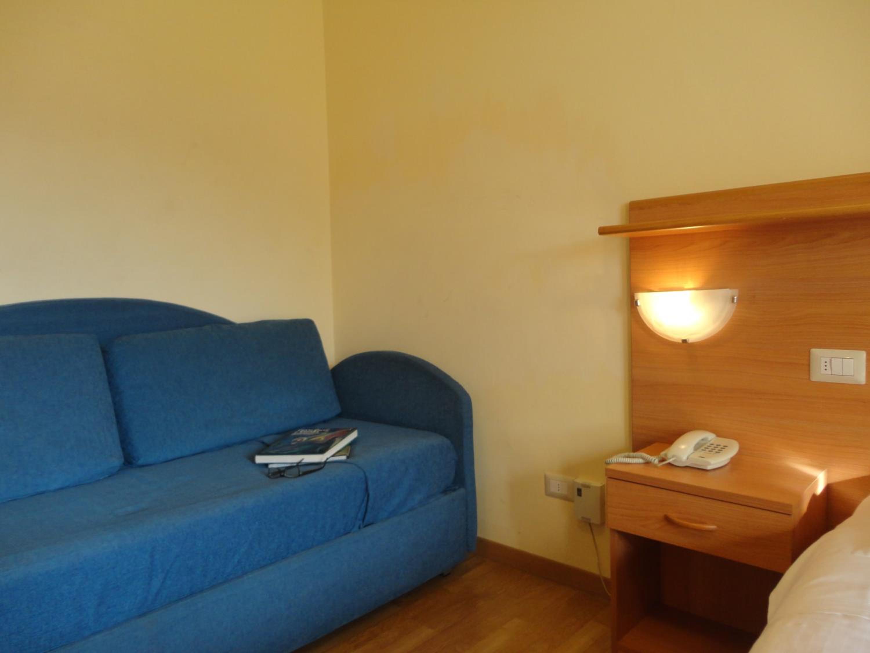 Superior Family Room - Photo 5