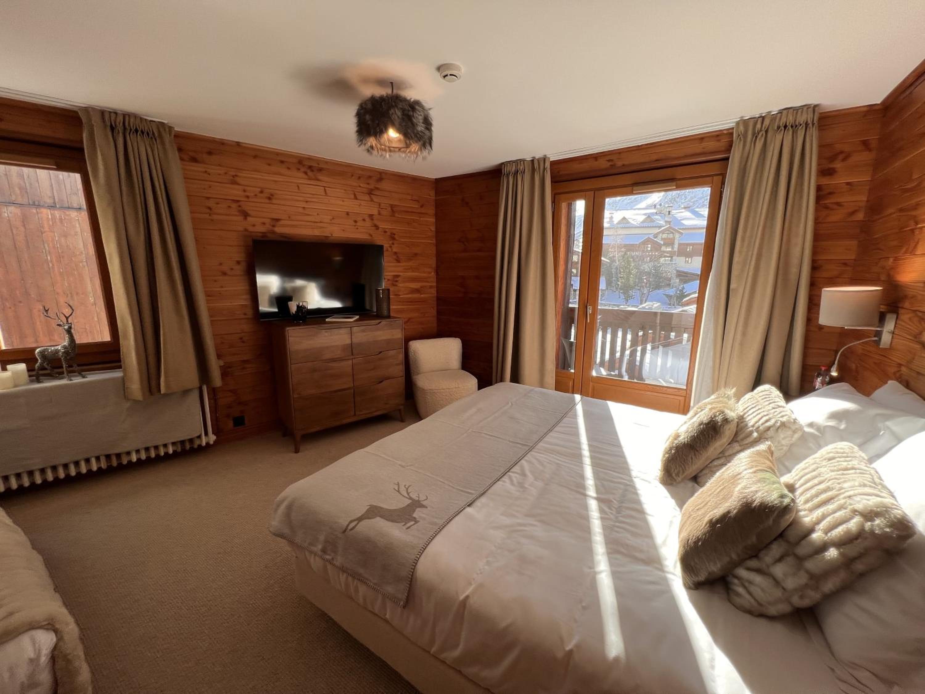 Deluxe Double or Twin Room with Mountain View photo 1
