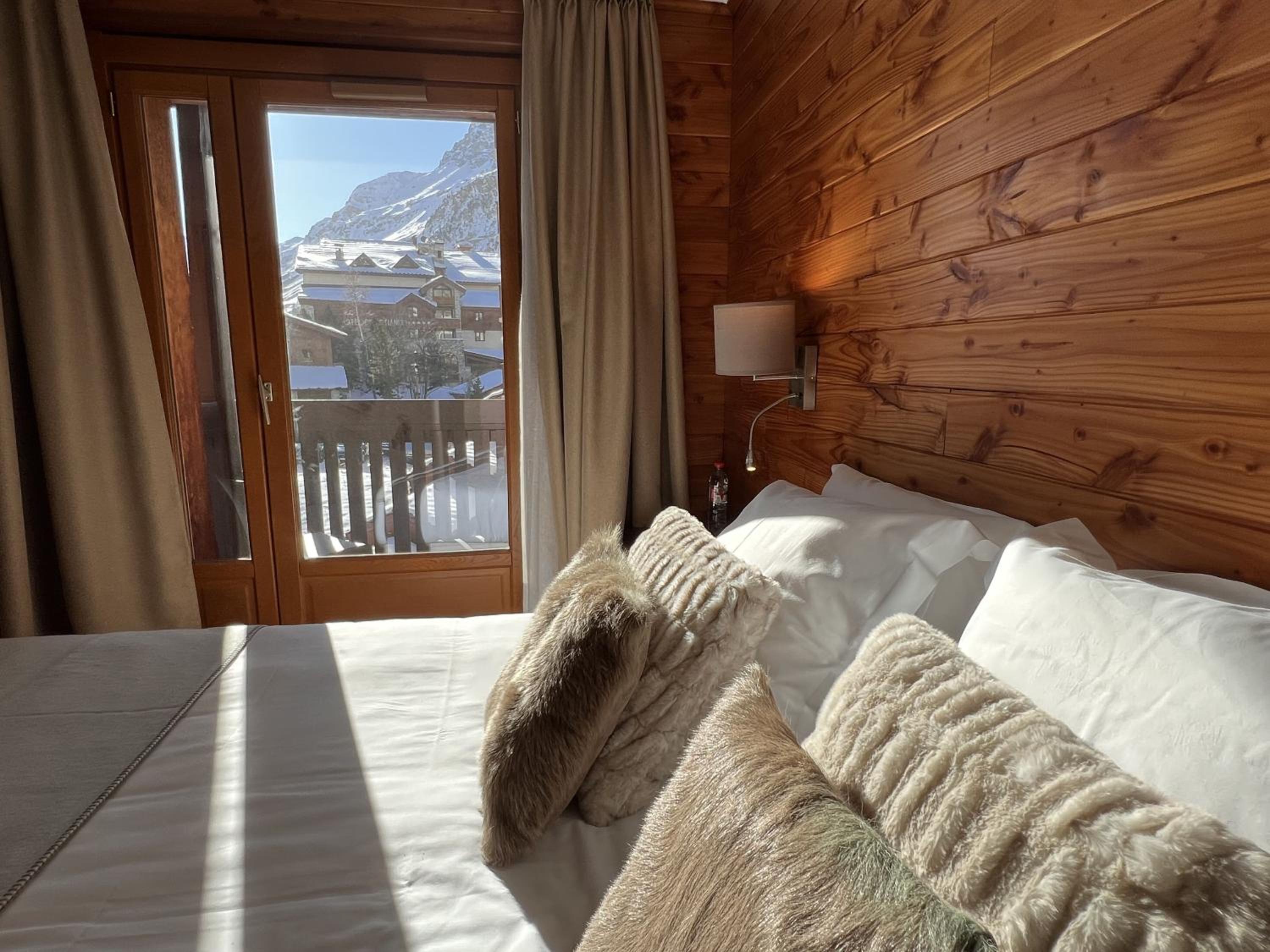 Deluxe Double or Twin Room with Mountain View photo 2