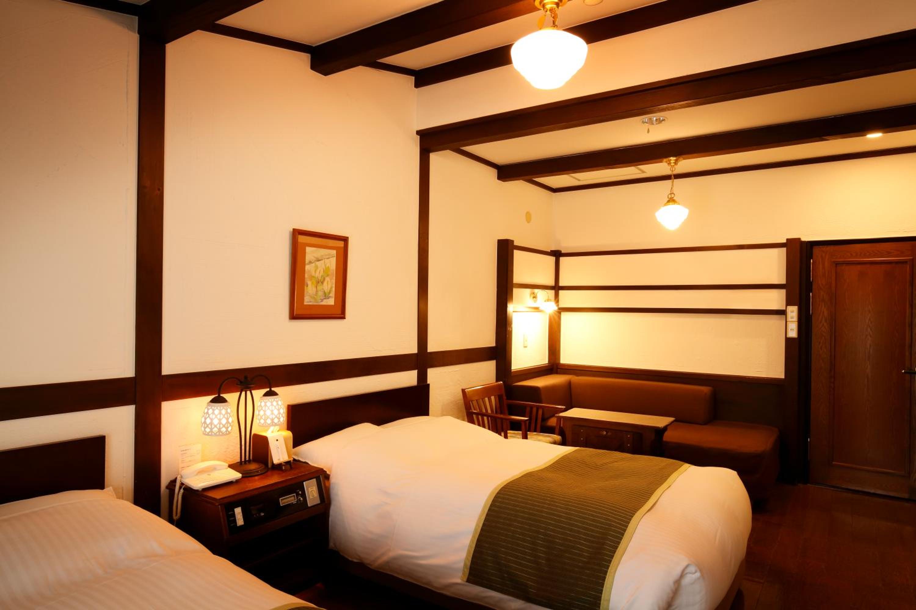 Standard Twin Room – Forest View