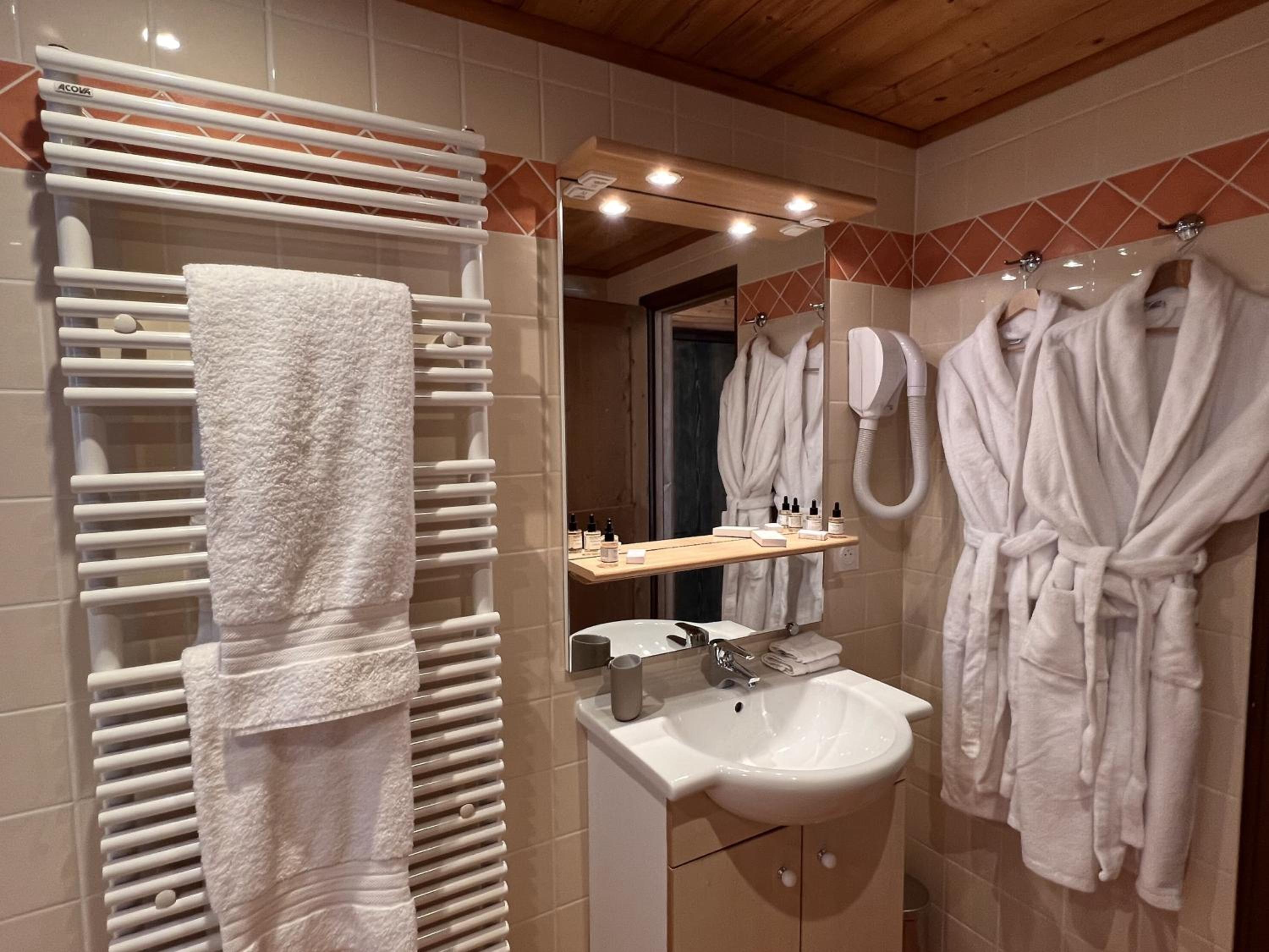 Junior Suite with Mountain View photo 3