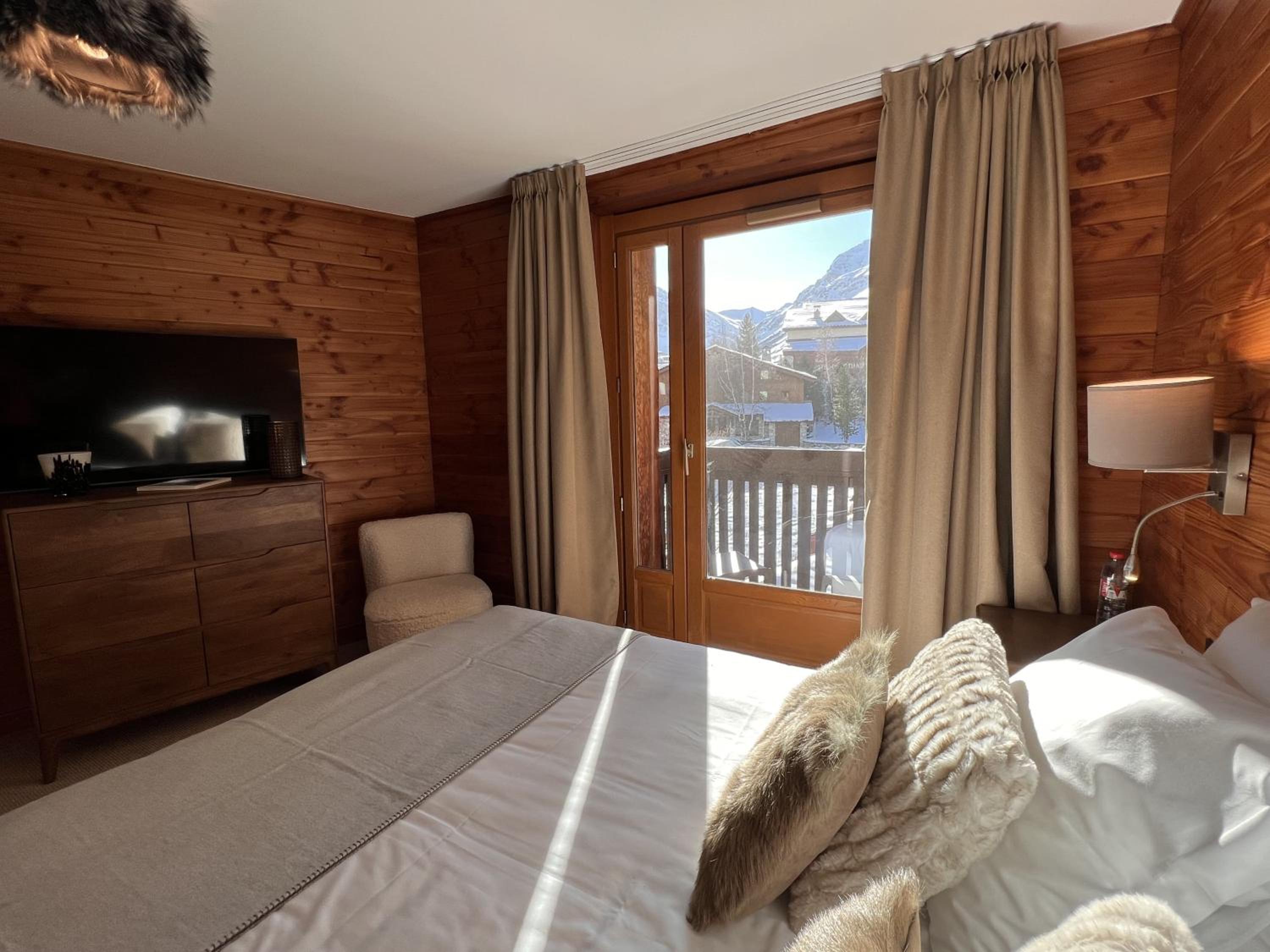 Deluxe Double or Twin Room with Mountain View photo 3