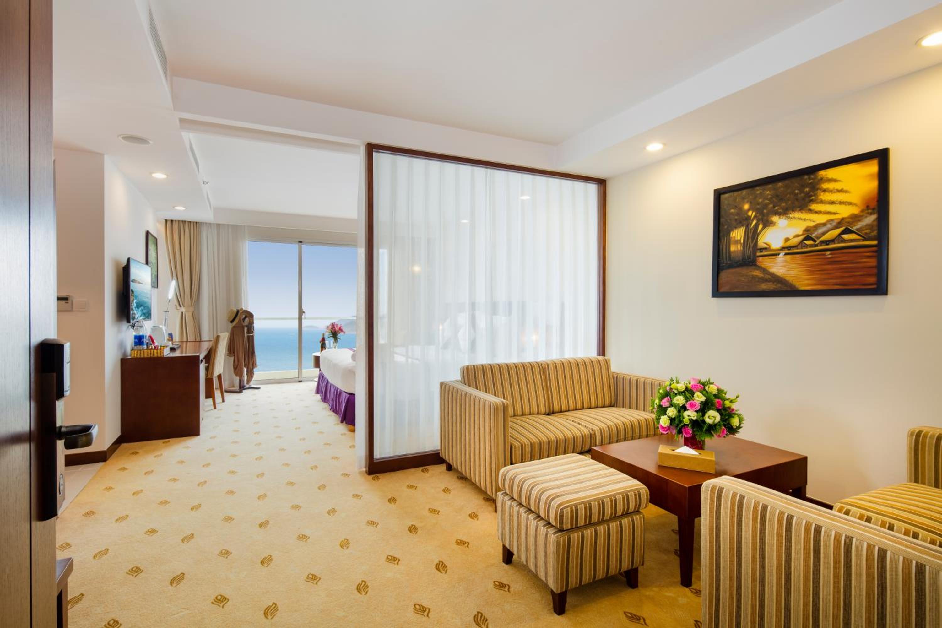 Suite Ocean View King photo 3