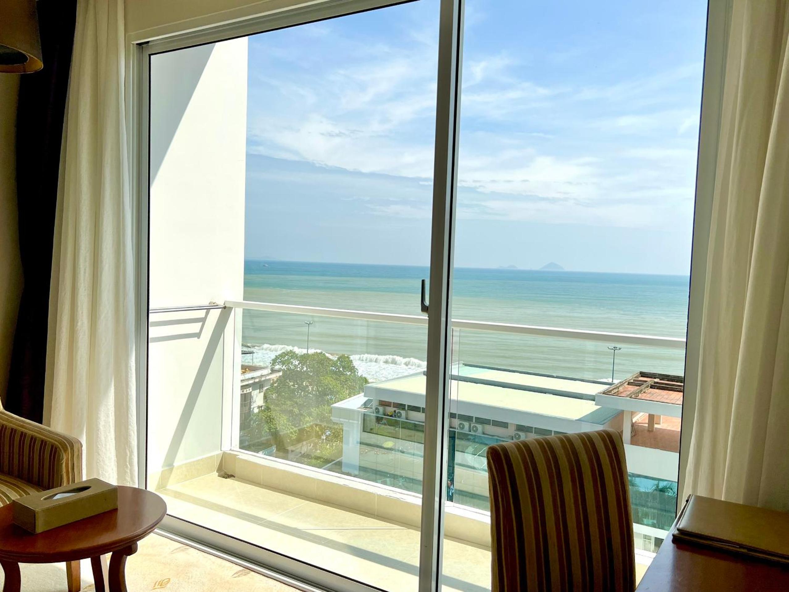 Junior Deluxe Twin Or King Ocean View + 24-Hour Rolling Stay photo 3