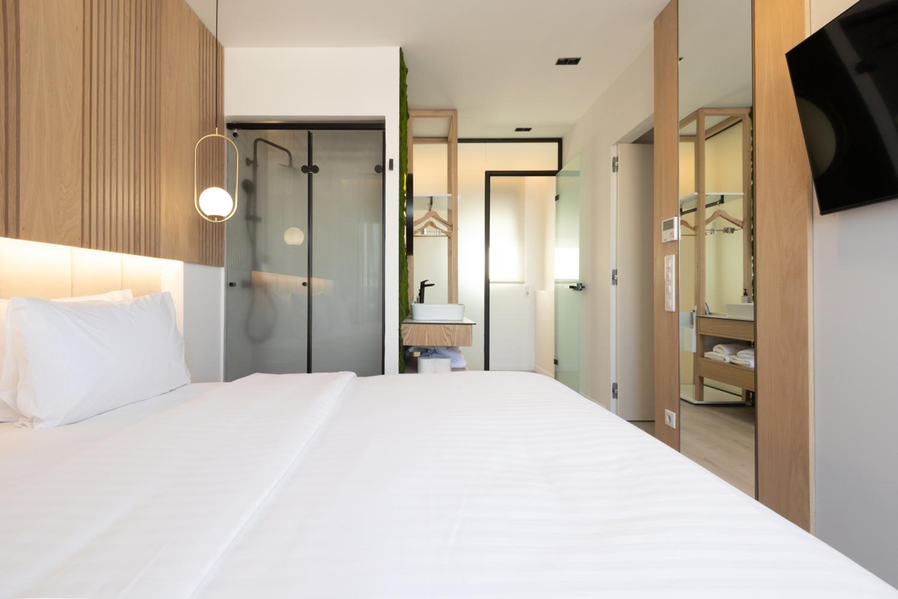 EASY Suite with Jacuzzi photo 3