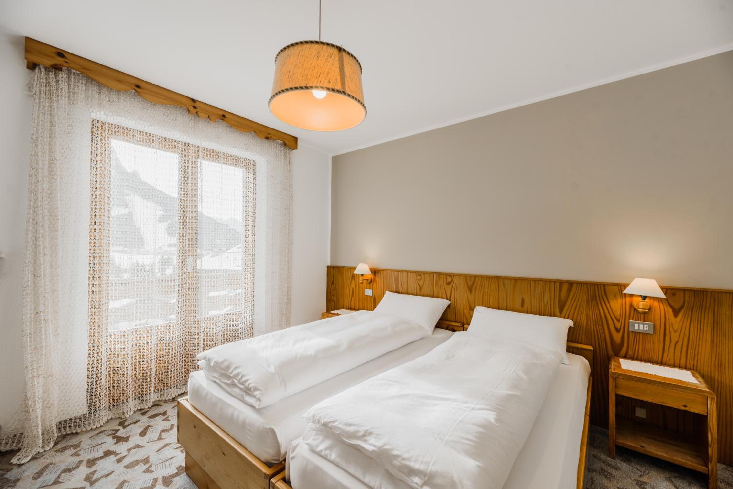 Double or Twin Room with Mountain View