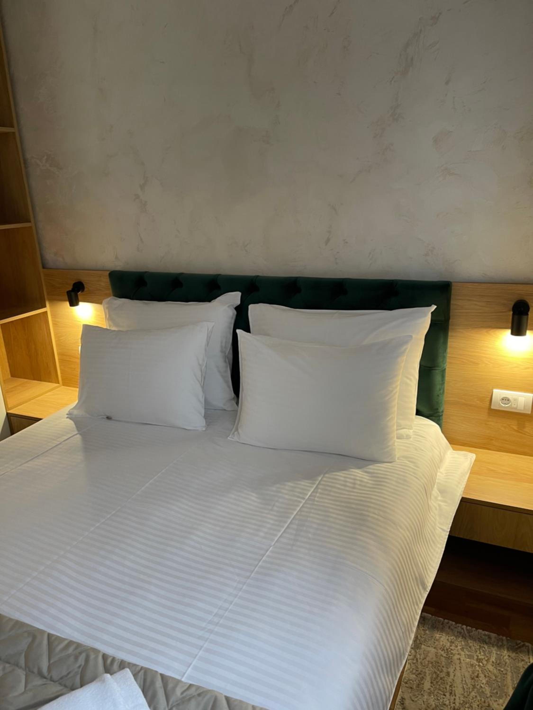Deluxe Queen Suite - Photo 60