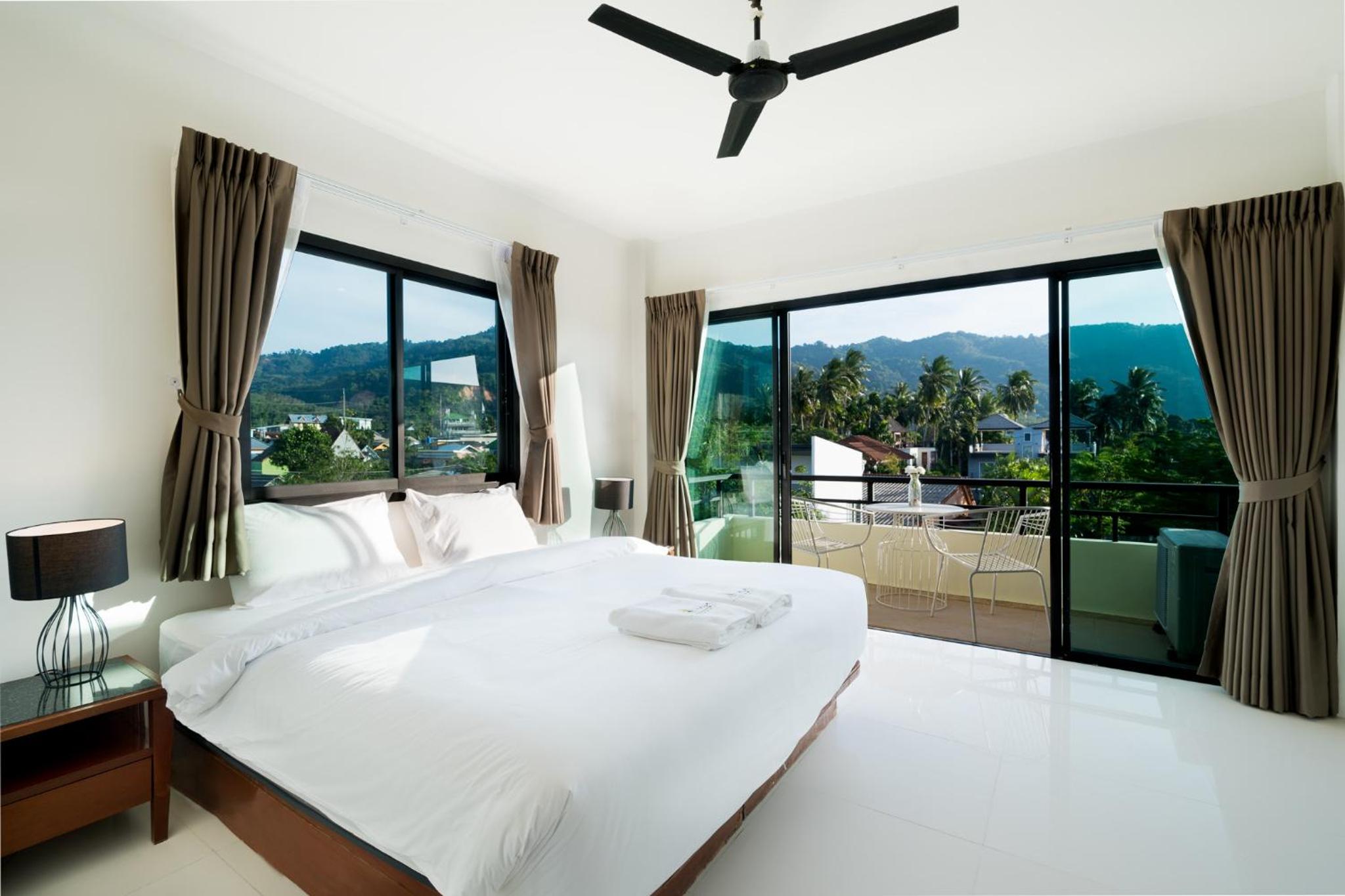 Deluxe One-Bedroom Suite with Balcony - Photo 1