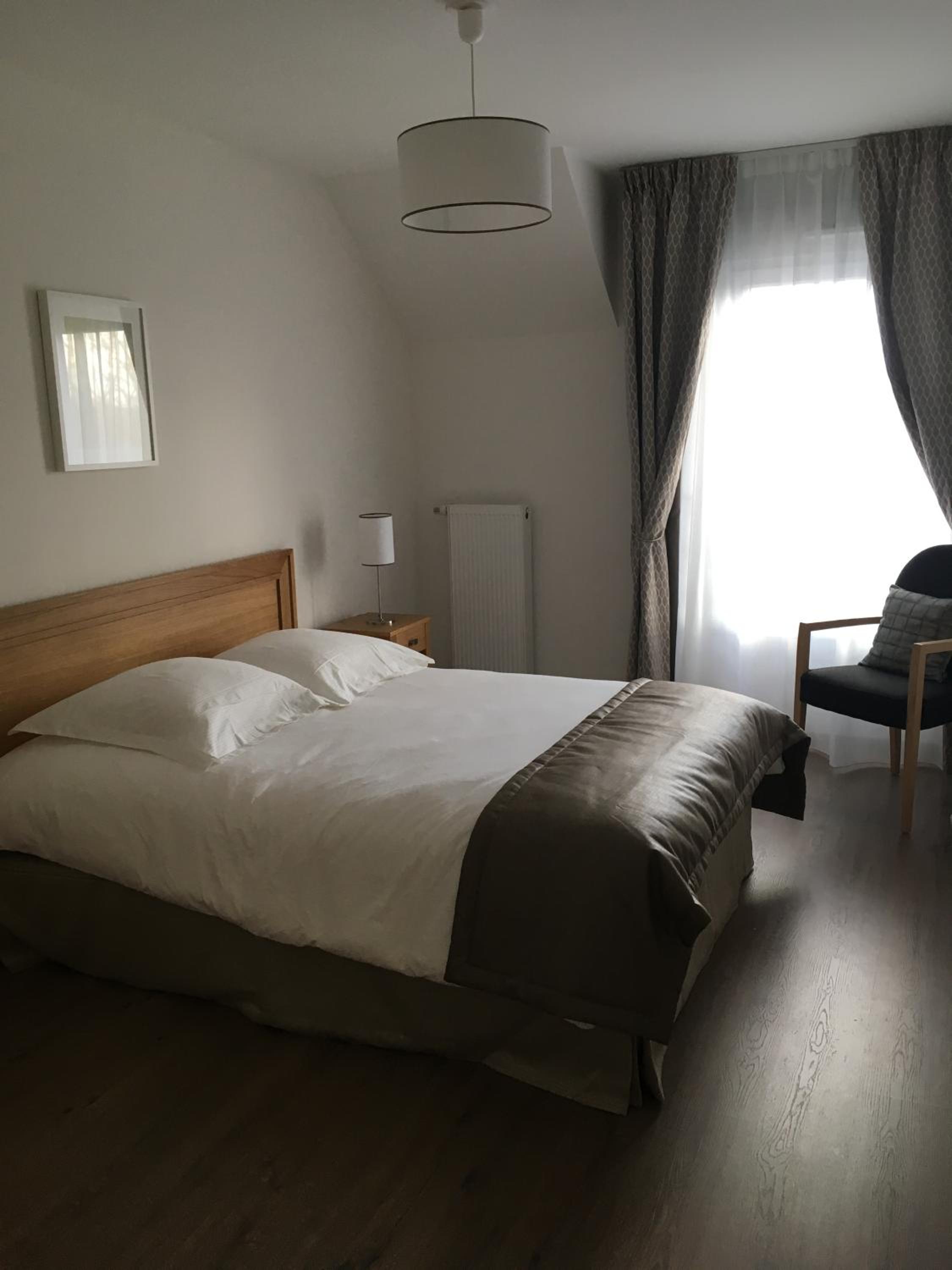 One-Bedroom Apartment - Photo 4