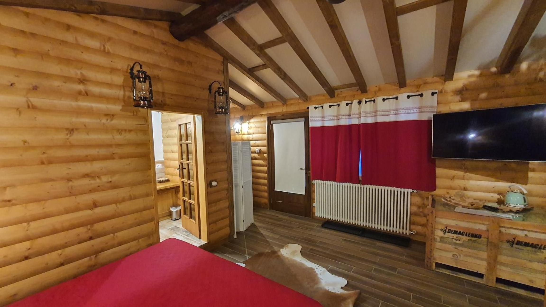 Deluxe Family Room - Photo 1