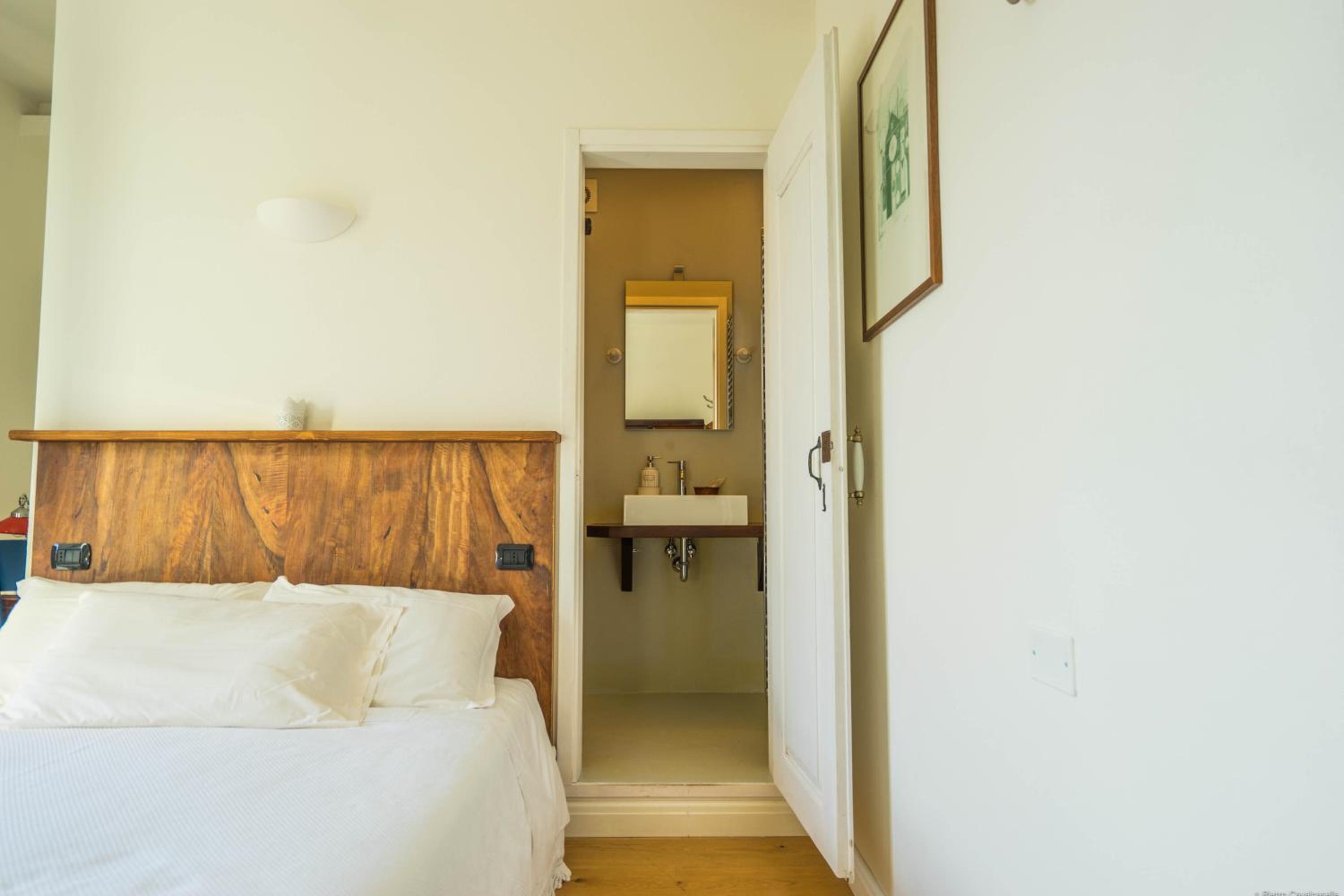 Standard Double Room - Photo 4